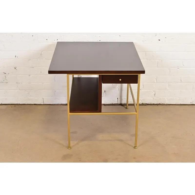 Mid-Century Modern Table de nuit ou d'appoint de la Collection IRWIN de Paul McCobb, nouvellement revernie en vente