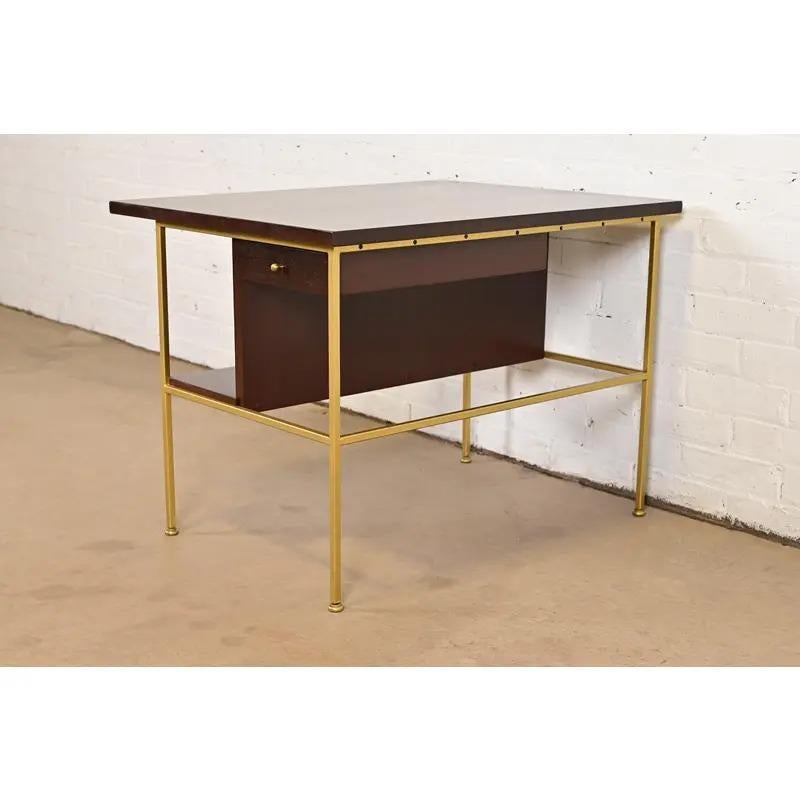 Américain Table de nuit ou d'appoint de la Collection IRWIN de Paul McCobb, nouvellement revernie en vente
