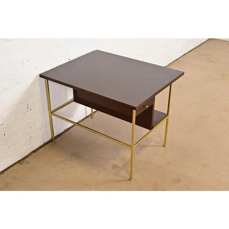 Milieu du XXe siècle Table de nuit ou d'appoint de la Collection IRWIN de Paul McCobb, nouvellement revernie en vente