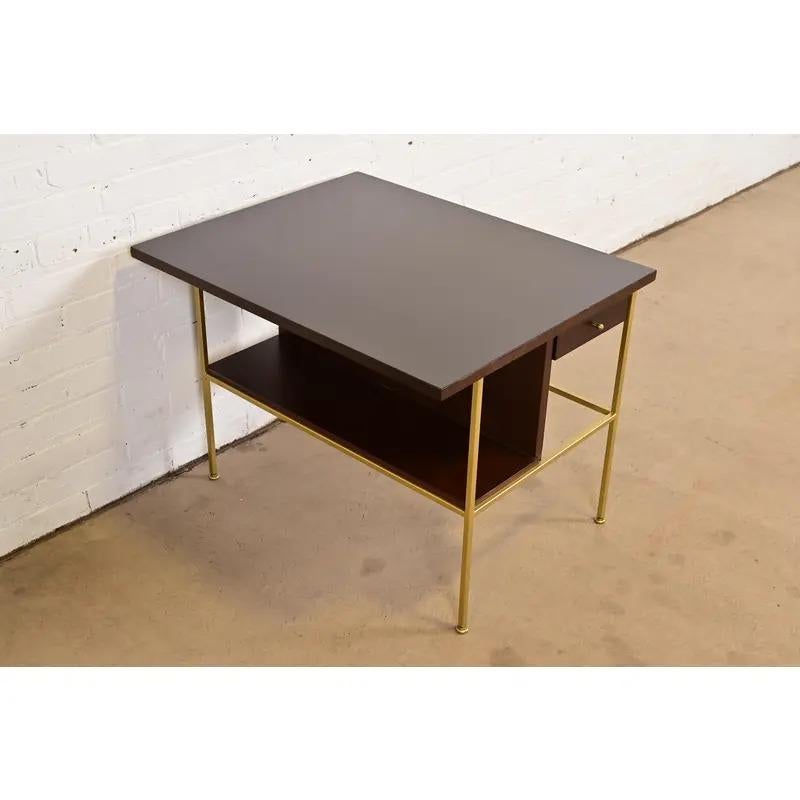 Milieu du XXe siècle Table de nuit ou d'appoint de la Collection IRWIN de Paul McCobb, nouvellement revernie en vente