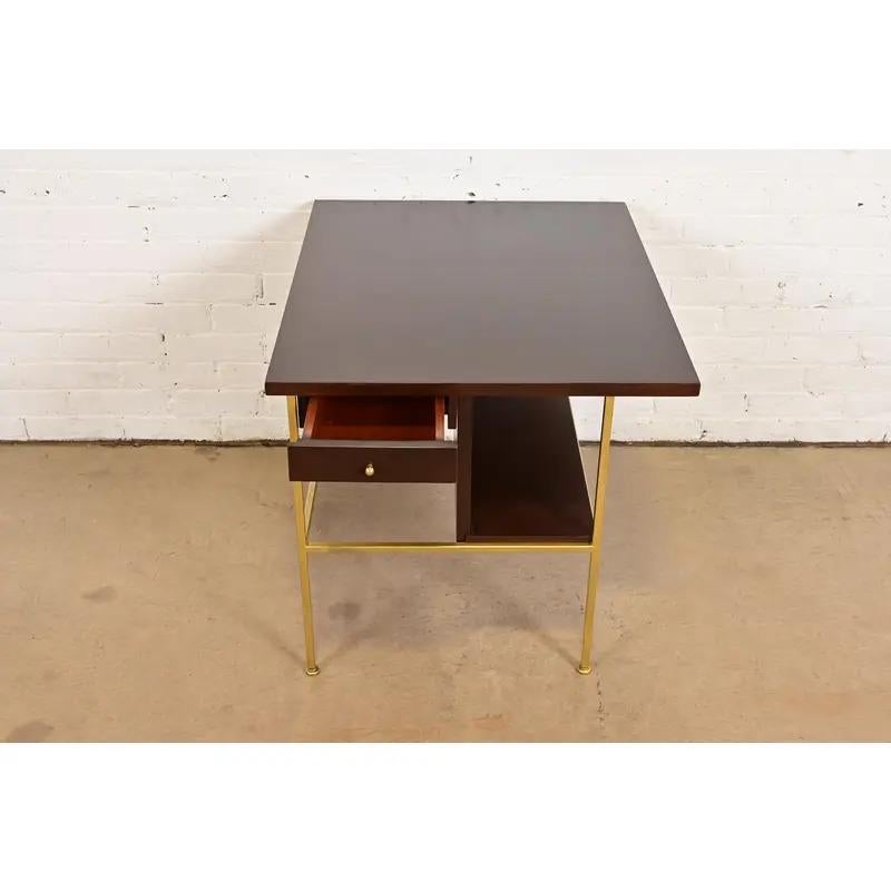 Laiton Table de nuit ou d'appoint de la Collection IRWIN de Paul McCobb, nouvellement revernie en vente