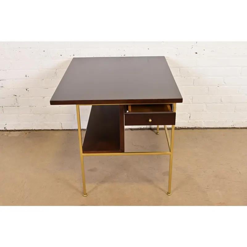 Laiton Table de nuit ou d'appoint de la Collection IRWIN de Paul McCobb, nouvellement revernie en vente