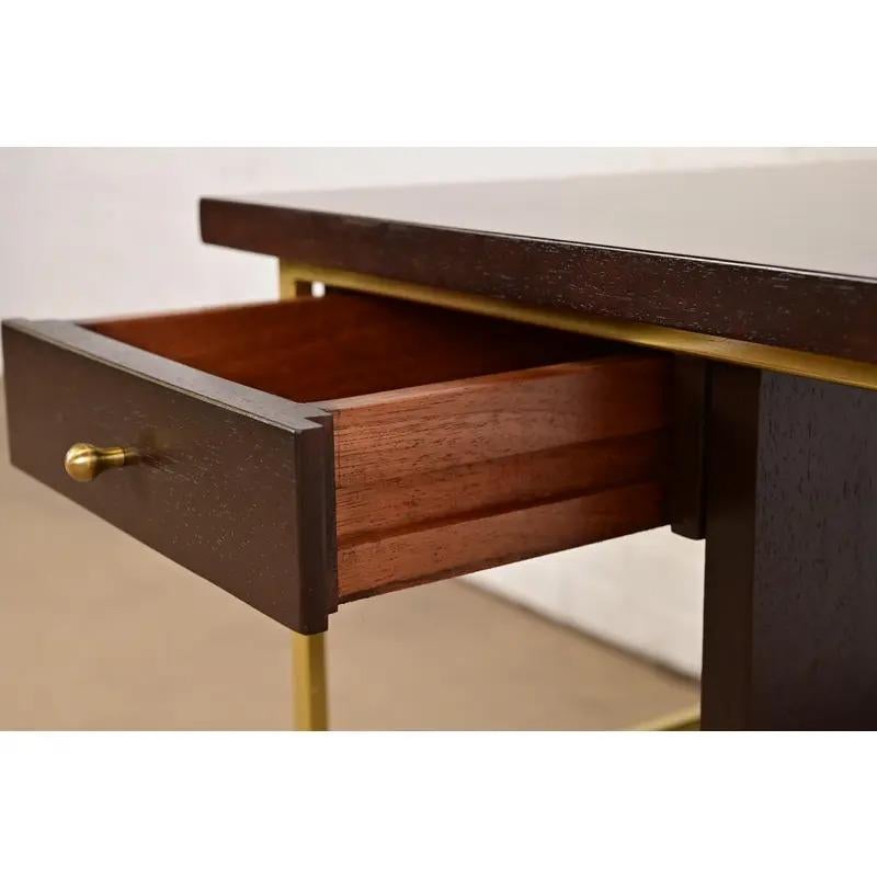 Table de nuit ou d'appoint de la Collection IRWIN de Paul McCobb, nouvellement revernie en vente 2