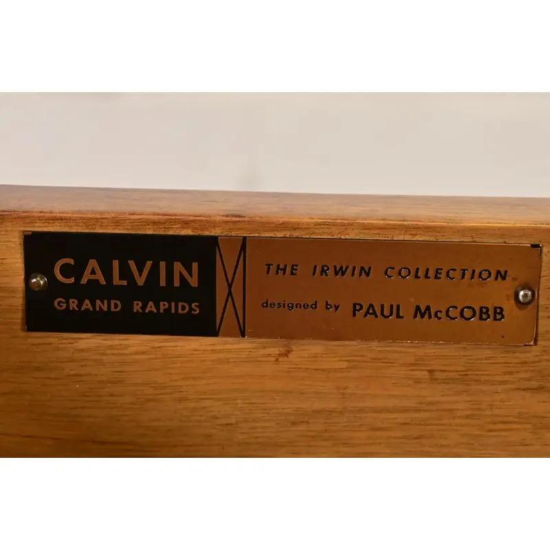 Table de nuit ou d'appoint de la Collection IRWIN de Paul McCobb, nouvellement revernie en vente 3