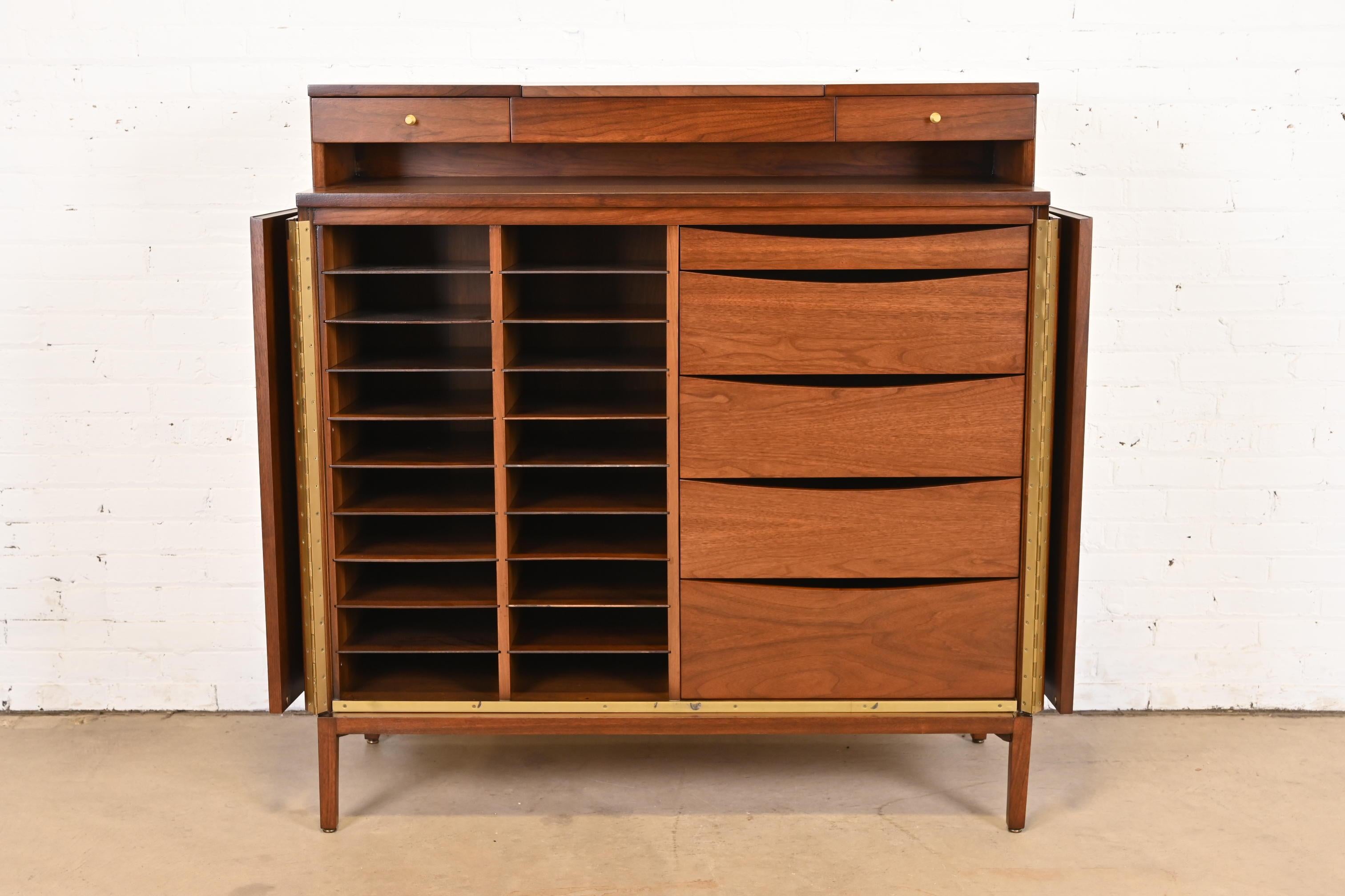 Paul McCobb Irwin Collection Walnut Gentleman's Chest, Newly Refinished For Sale 3