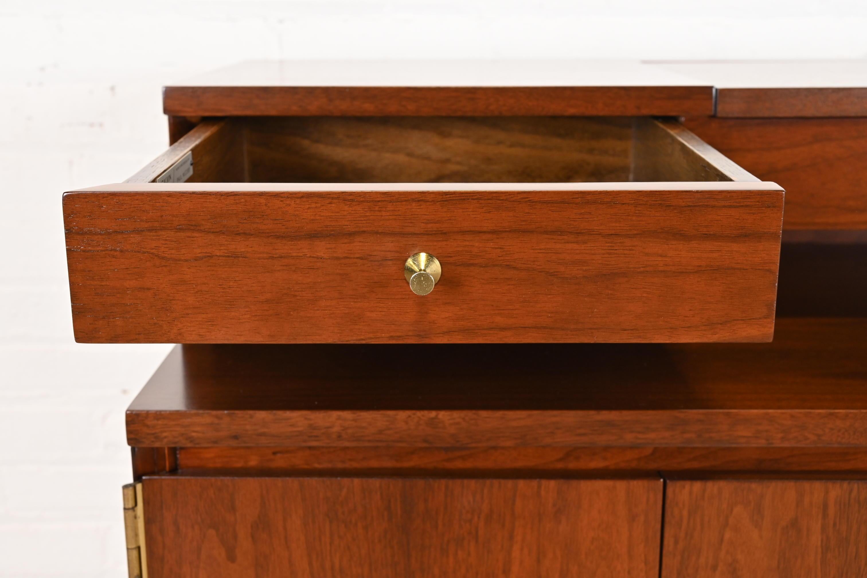 Paul McCobb Irwin Collection Walnut Gentleman's Chest, Newly Refinished For Sale 7