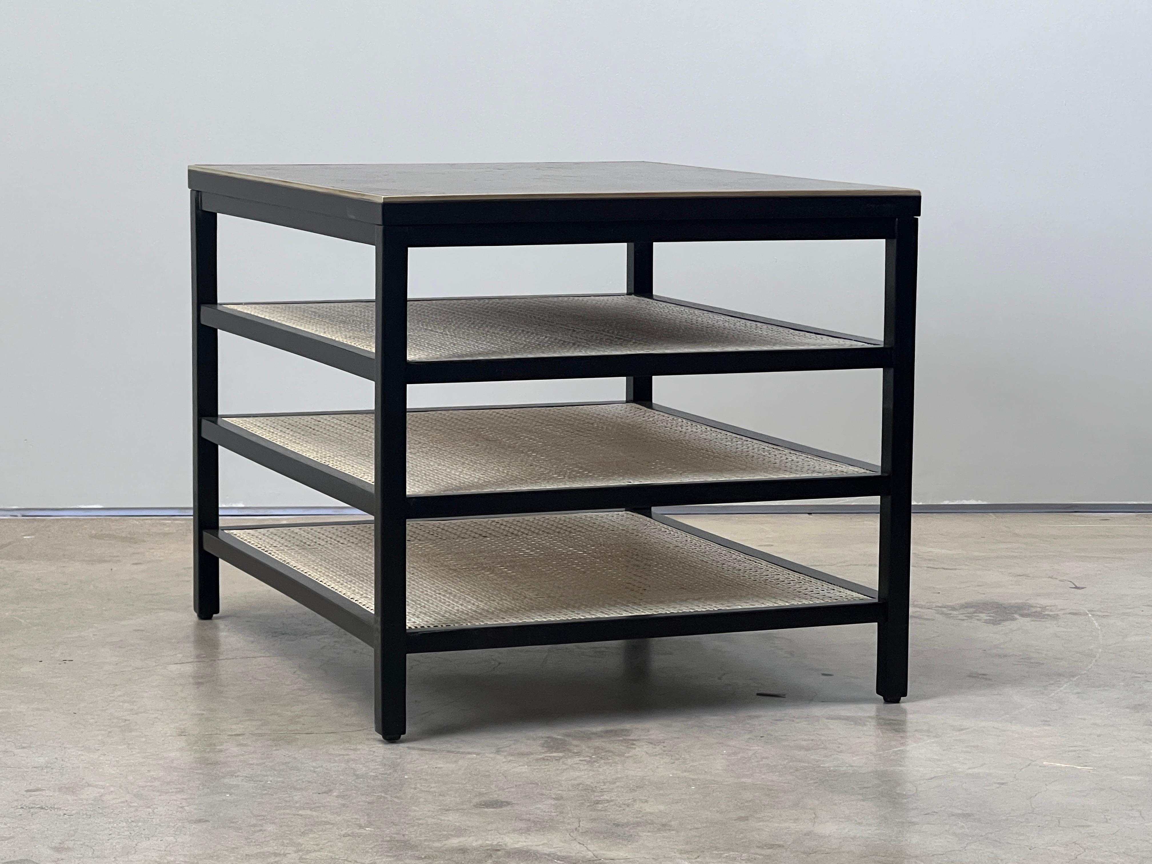 Paul McCobb - Table à revues en cuir et canne Bon état - En vente à Dallas, TX