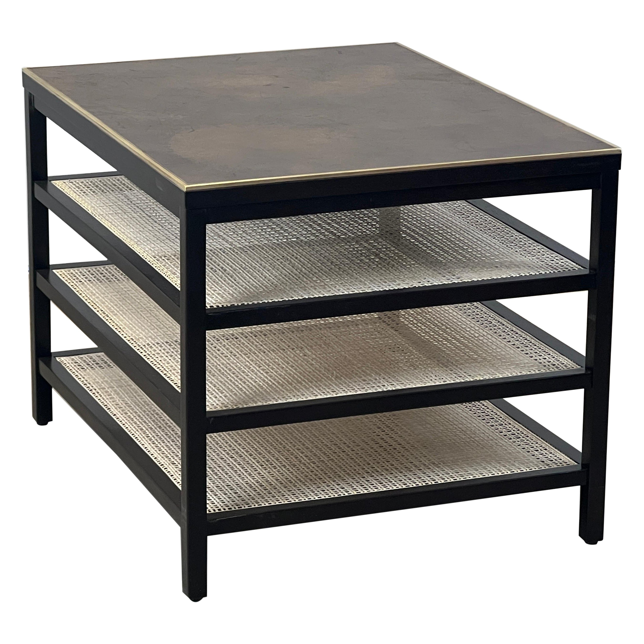 Mesa revistero de cuero y caña Paul McCobb en venta