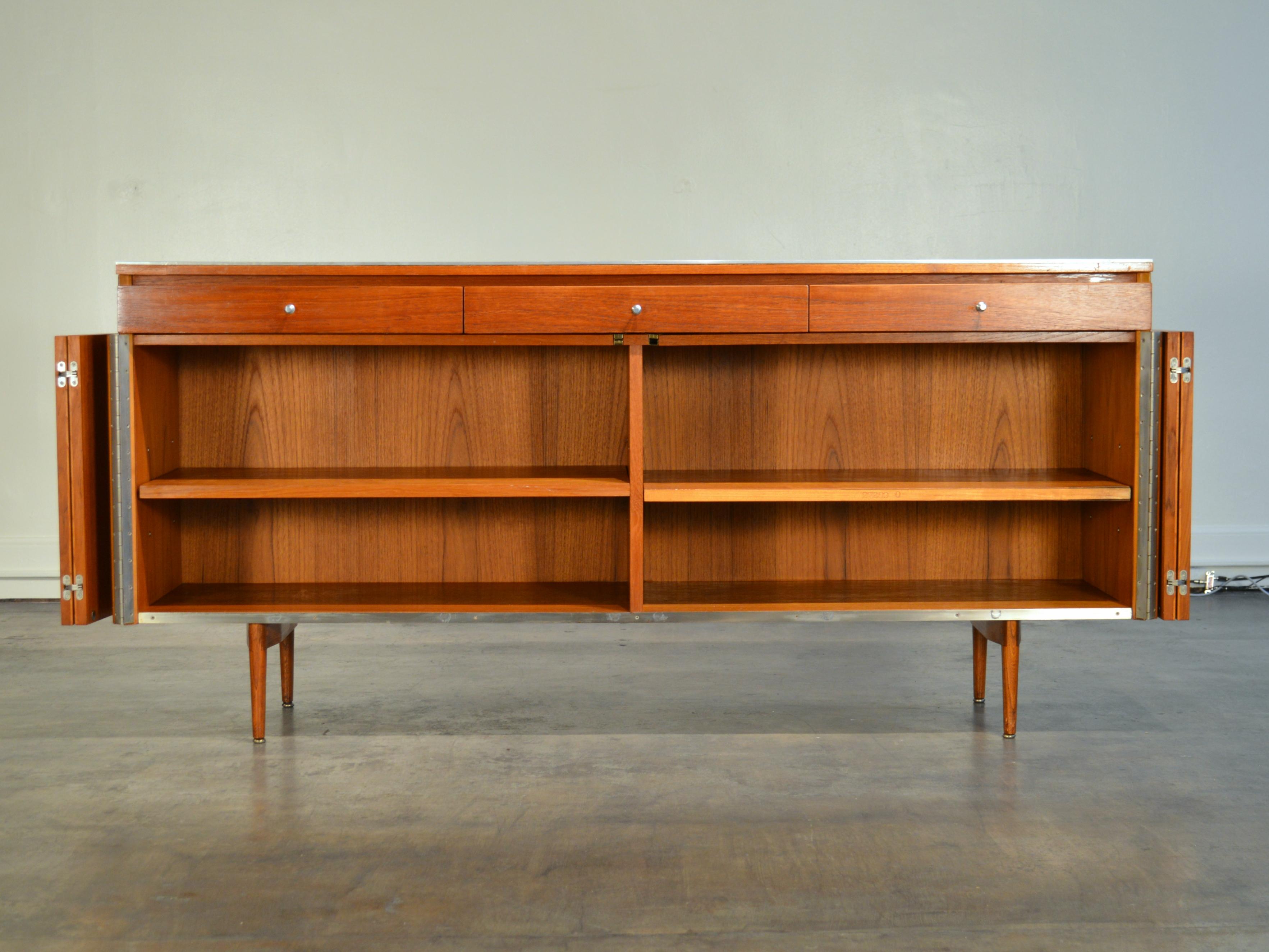 Paul McCobb Mahogany and Leather Sideboard for Calvin Furniture In Good Condition For Sale In Portland, ME