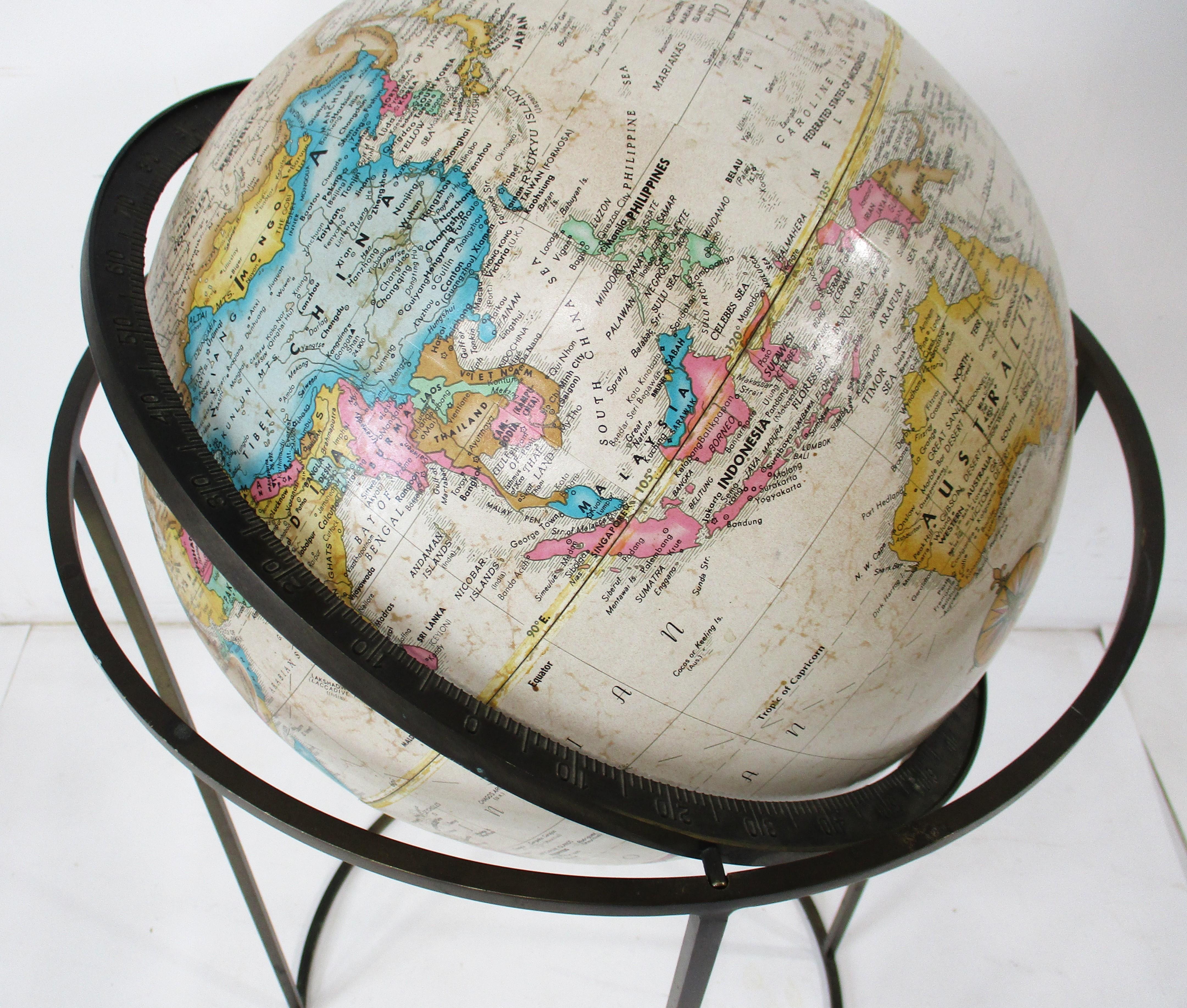 Paul McCobb, globe de sol encadré en laiton du milieu du siècle dernier Bon état - En vente à Cincinnati, OH