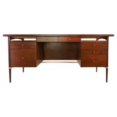 Paul McCobb Mid-Century Connoisseur Executive Desk in Mahogany