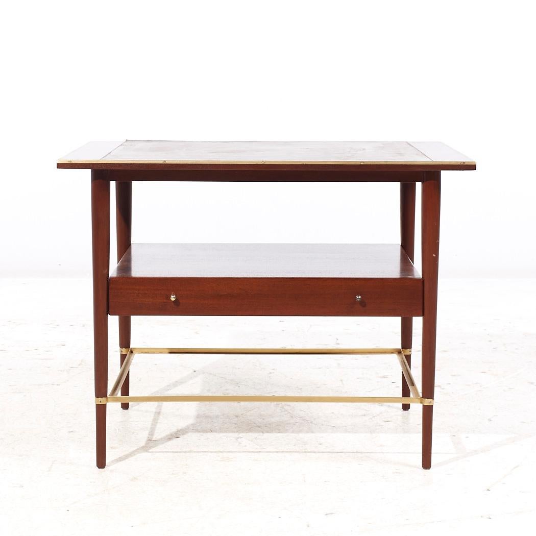 Paul McCobb Connoisseur Mid Century Side End Table

Cette table d'appoint mesure : 32 de largeur x 26 de profondeur x 24,25 pouces de hauteur.

Tous les meubles peuvent être achetés dans ce que nous appelons un état vintage restauré. Cela signifie