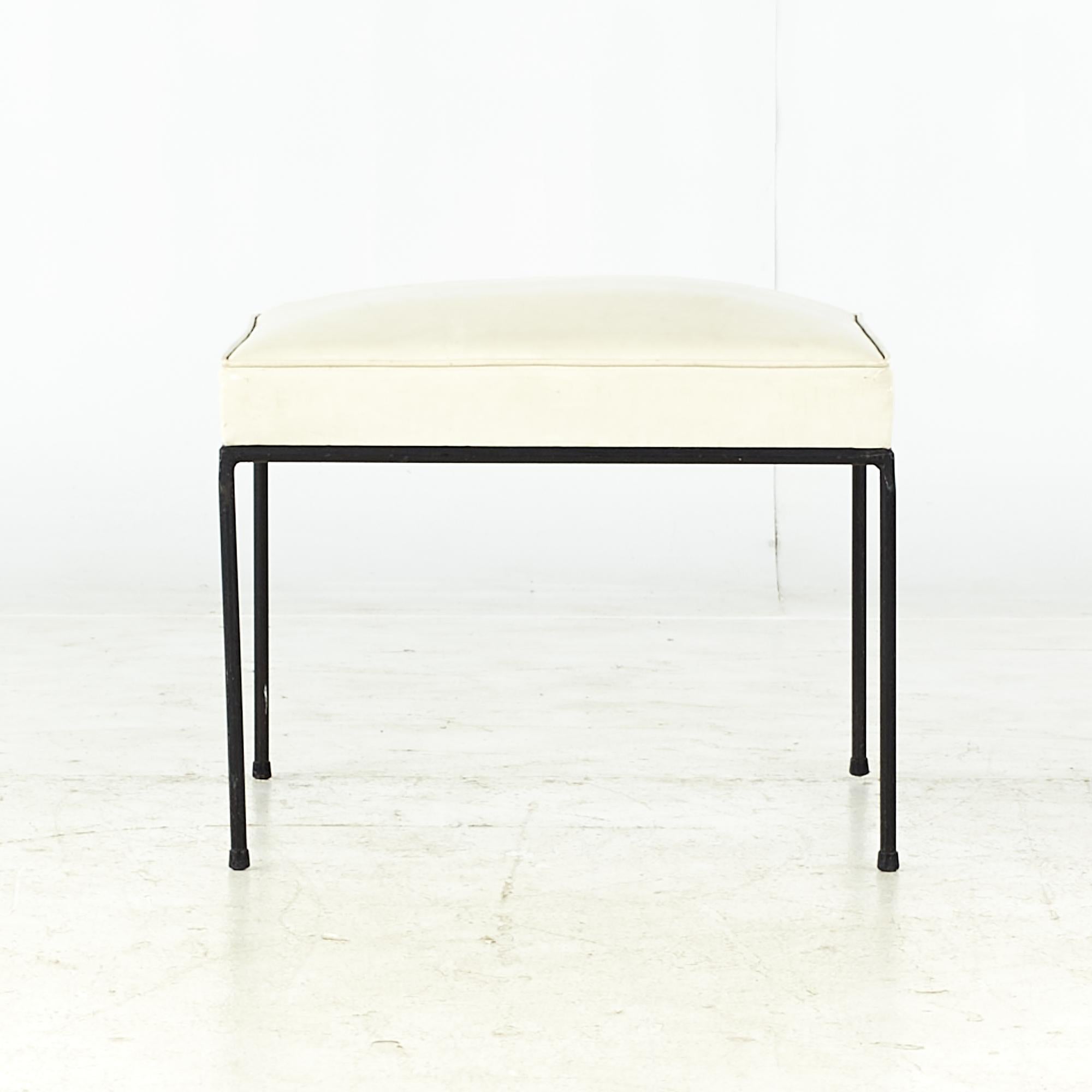 Paul McCobb Taburete de hierro de mediados de siglo

Este taburete mide 20 de ancho x 20 de fondo x 16,75 pulgadas de alto

Todos los muebles pueden adquirirse en lo que denominamos estado vintage restaurado. Esto significa que la pieza se