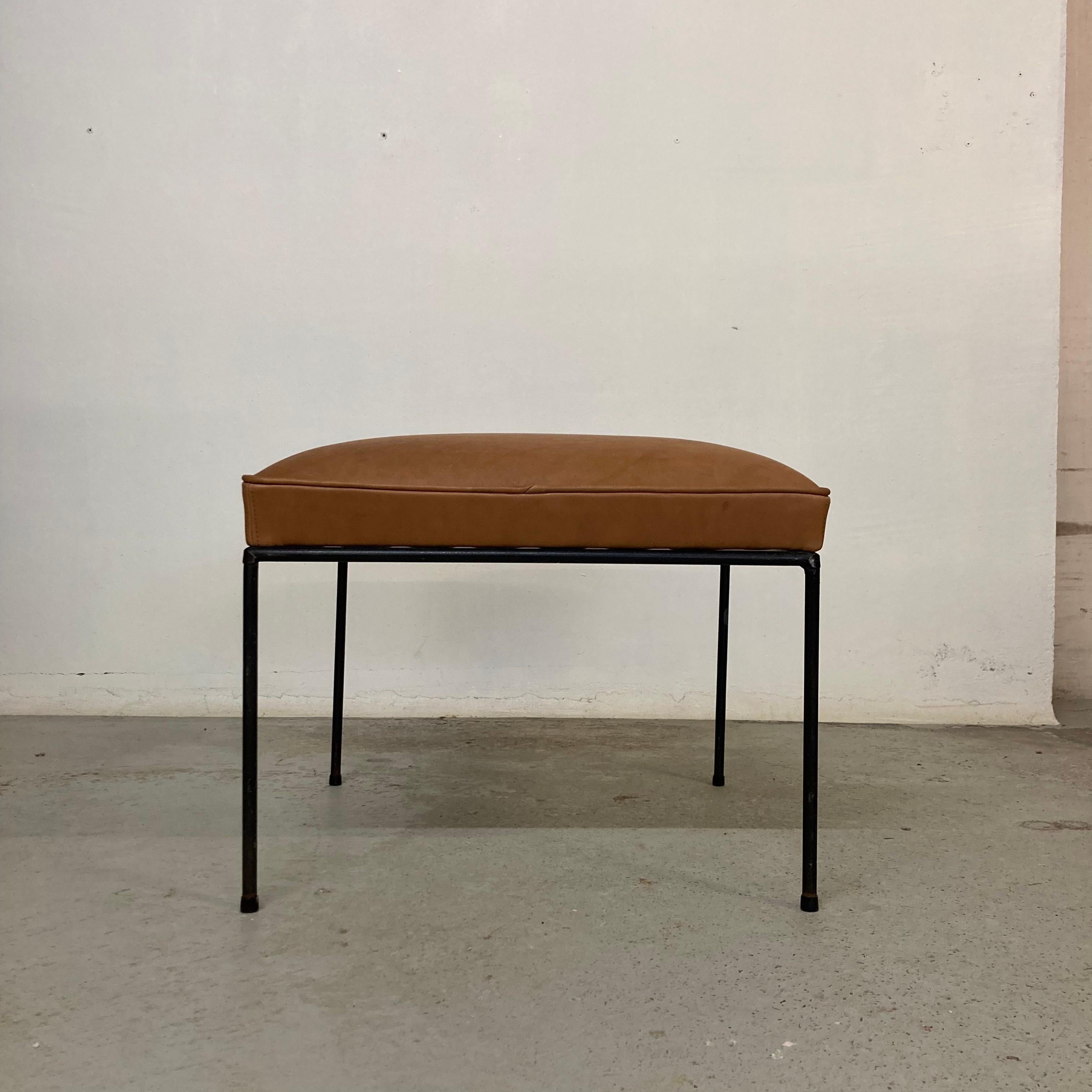 Paul McCobb Mid-Century Iron Stool with New Leather Upholstery In Good Condition In La Teste De Buch, FR