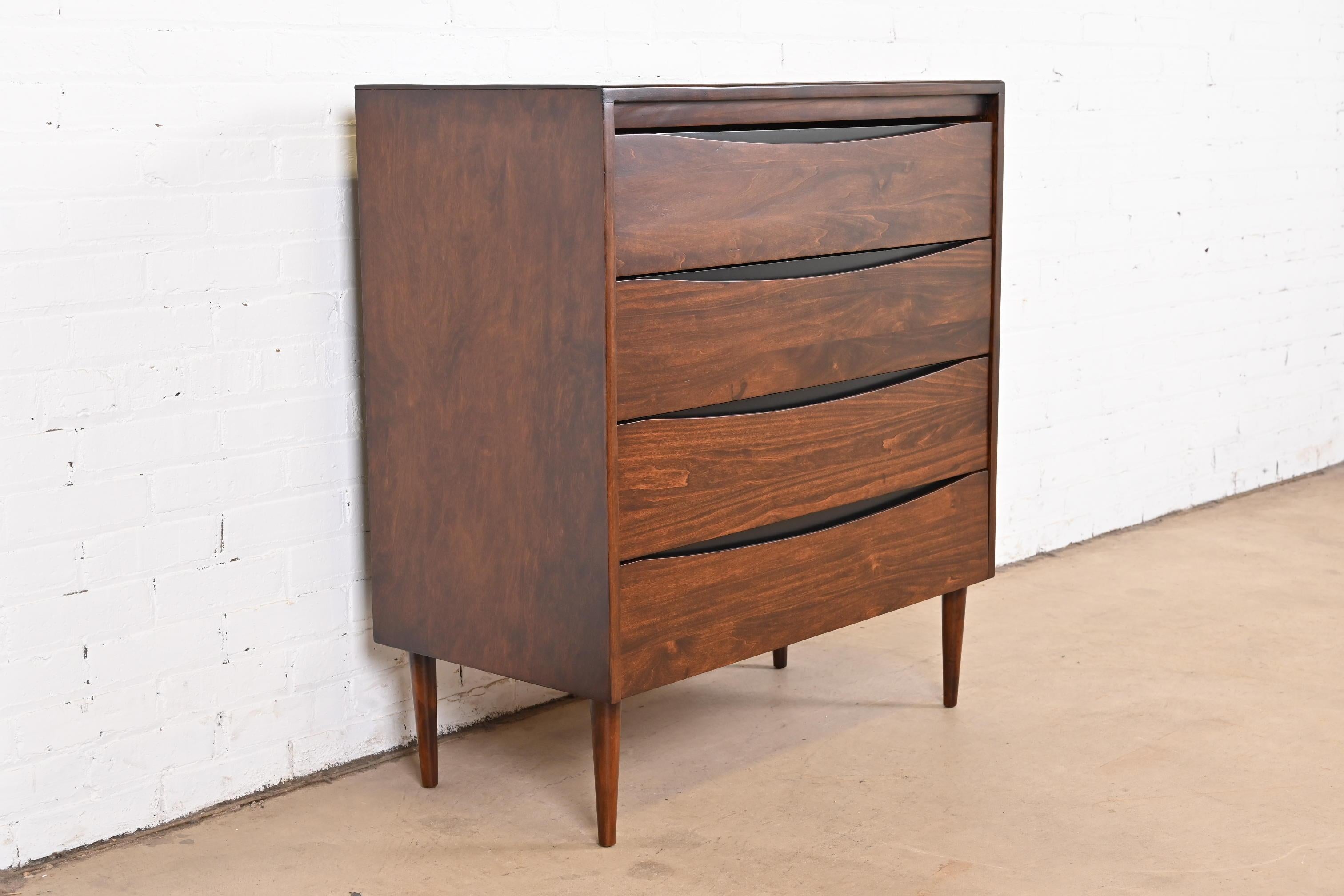 Paul McCobb Mid-Century Modern Birch Chest of Drawers, Newly Refinished For Sale 1