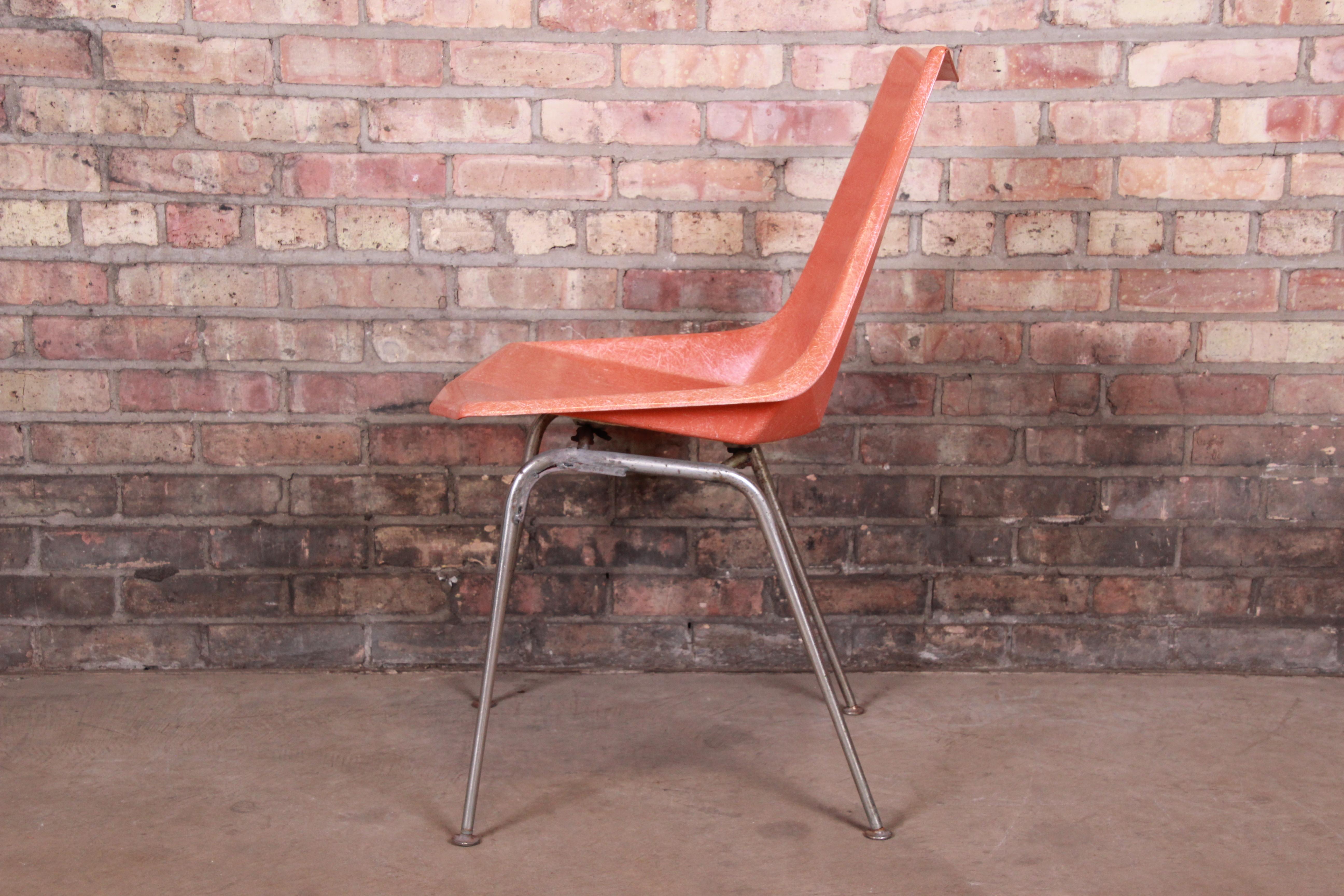 Paul McCobb Mid-Century Modern Fiberglass Origami Chair, 1950s In Good Condition In South Bend, IN