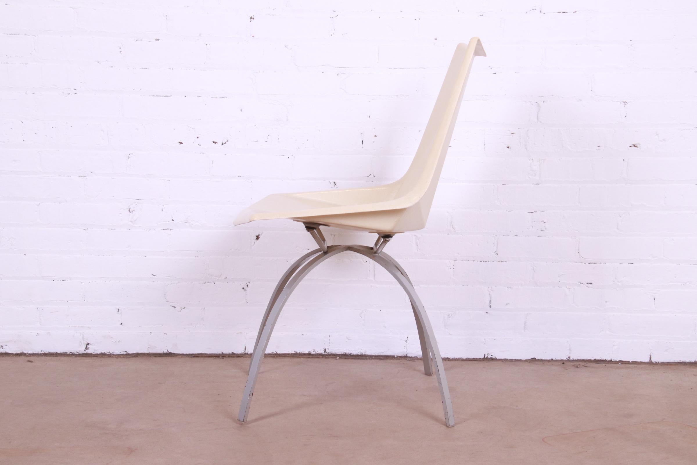 Paul McCobb Mid-Century Modern Fiberglass Origami Chair on Spider Base, 1950s For Sale 5