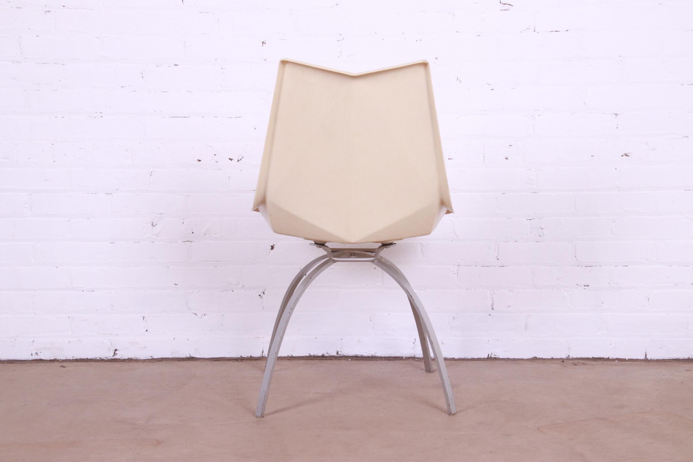 Paul McCobb Mid-Century Modern Fiberglass Origami Chair on Spider Base, 1950s For Sale 6
