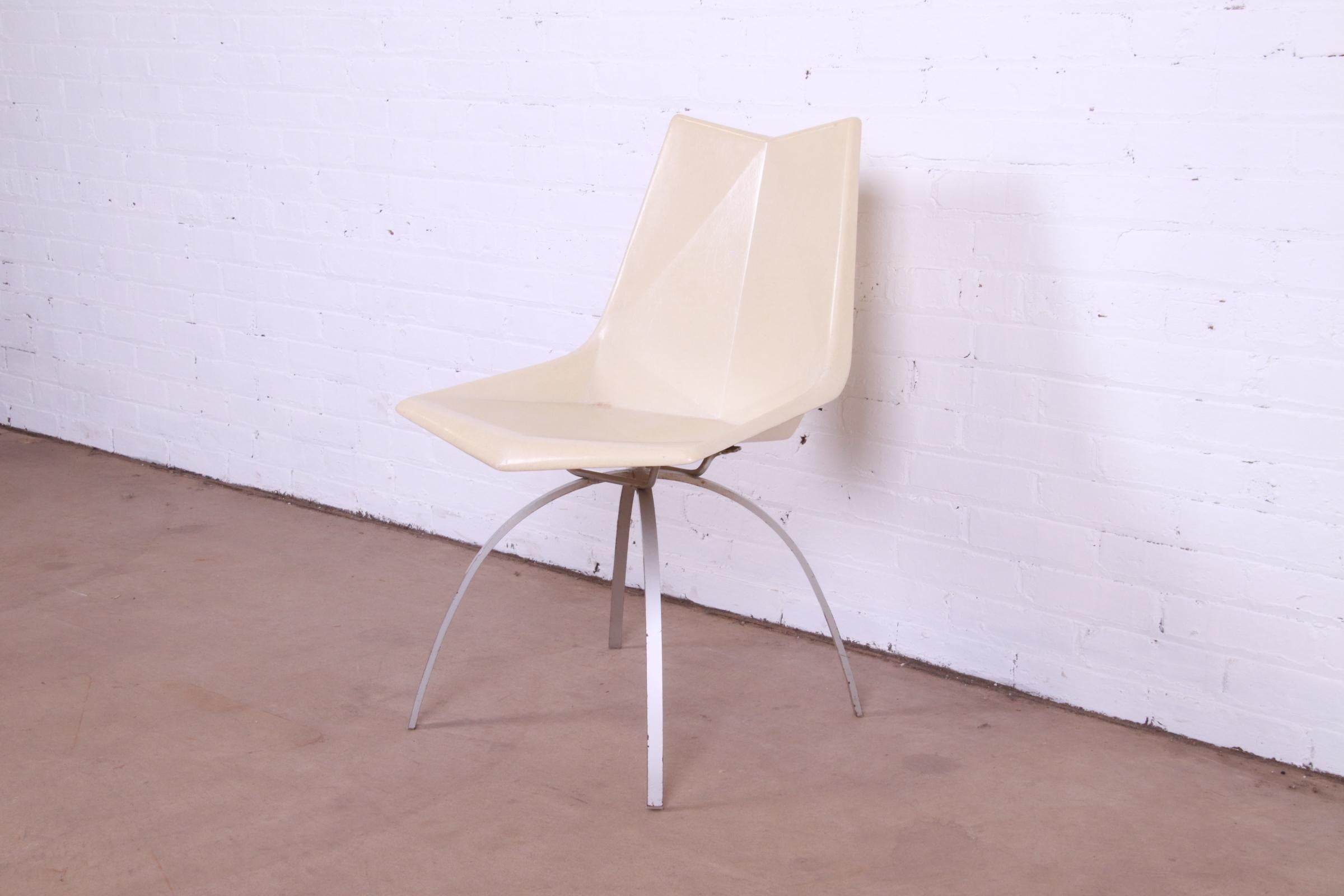 Mid-20th Century Paul McCobb Mid-Century Modern Fiberglass Origami Chair on Spider Base, 1950s For Sale