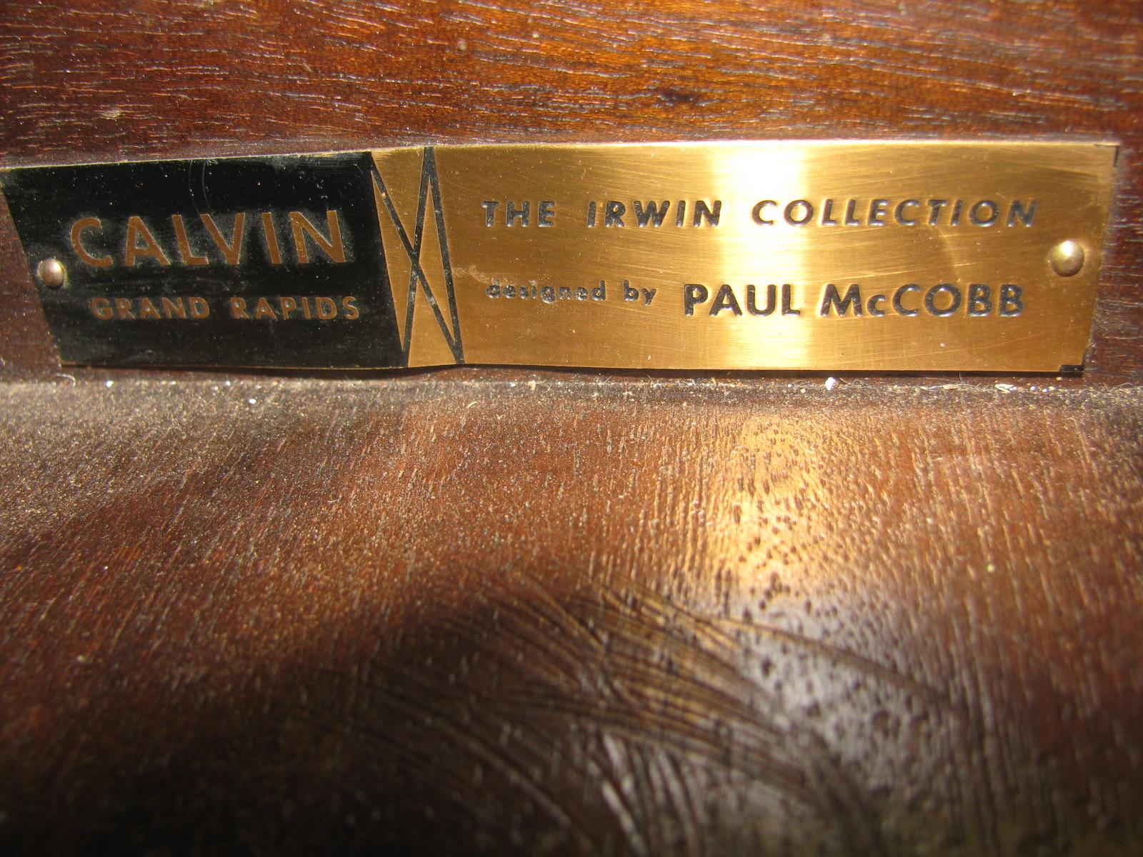 Paul McCobb Mid-Century Modern Leather Top and Walnut Cocktail Table for Calvin In Good Condition In Port Jervis, NY