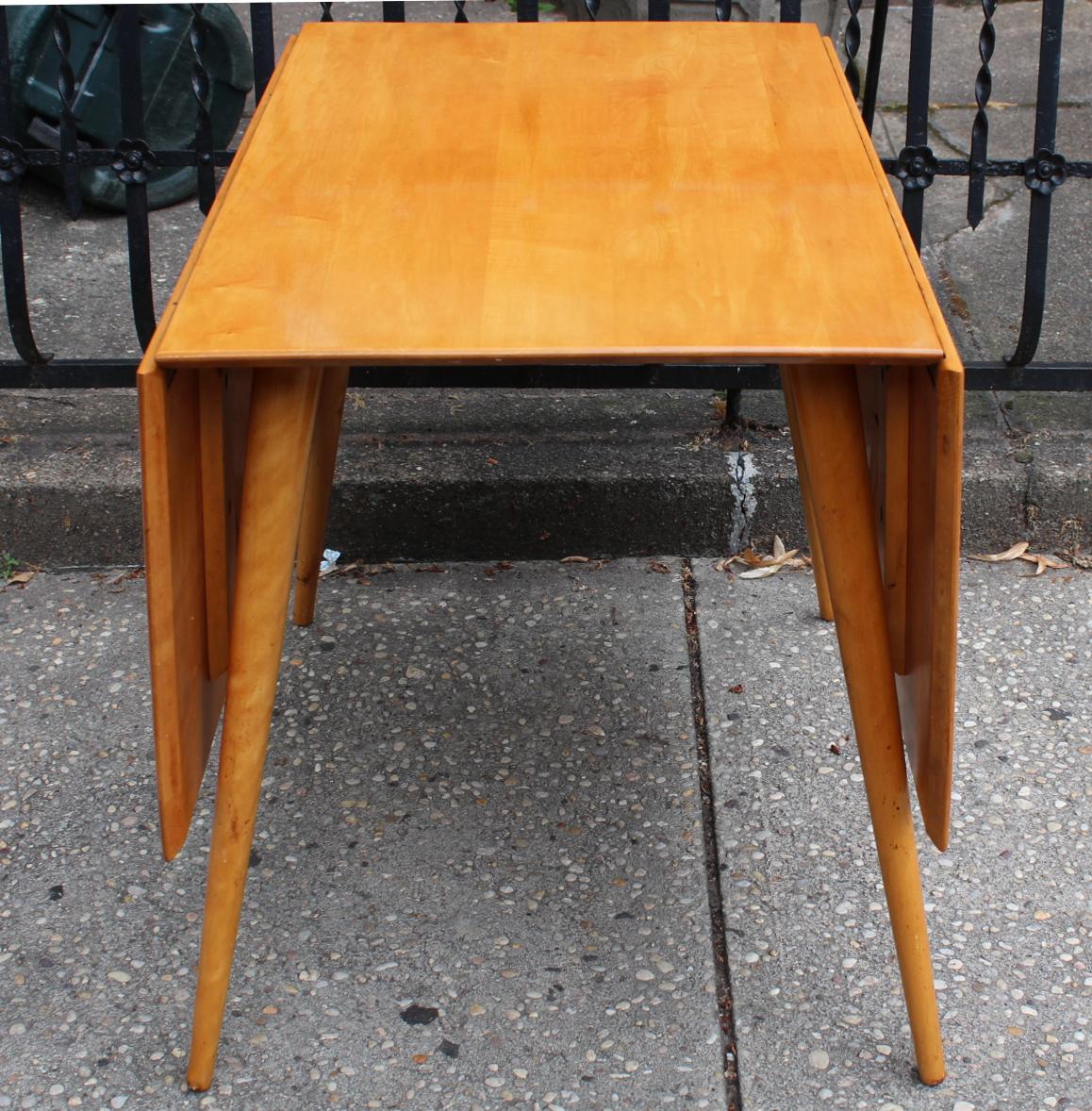 Paul McCobb Mid-Century Modern Maple Wood Dining Room Set In Good Condition In New York, NY