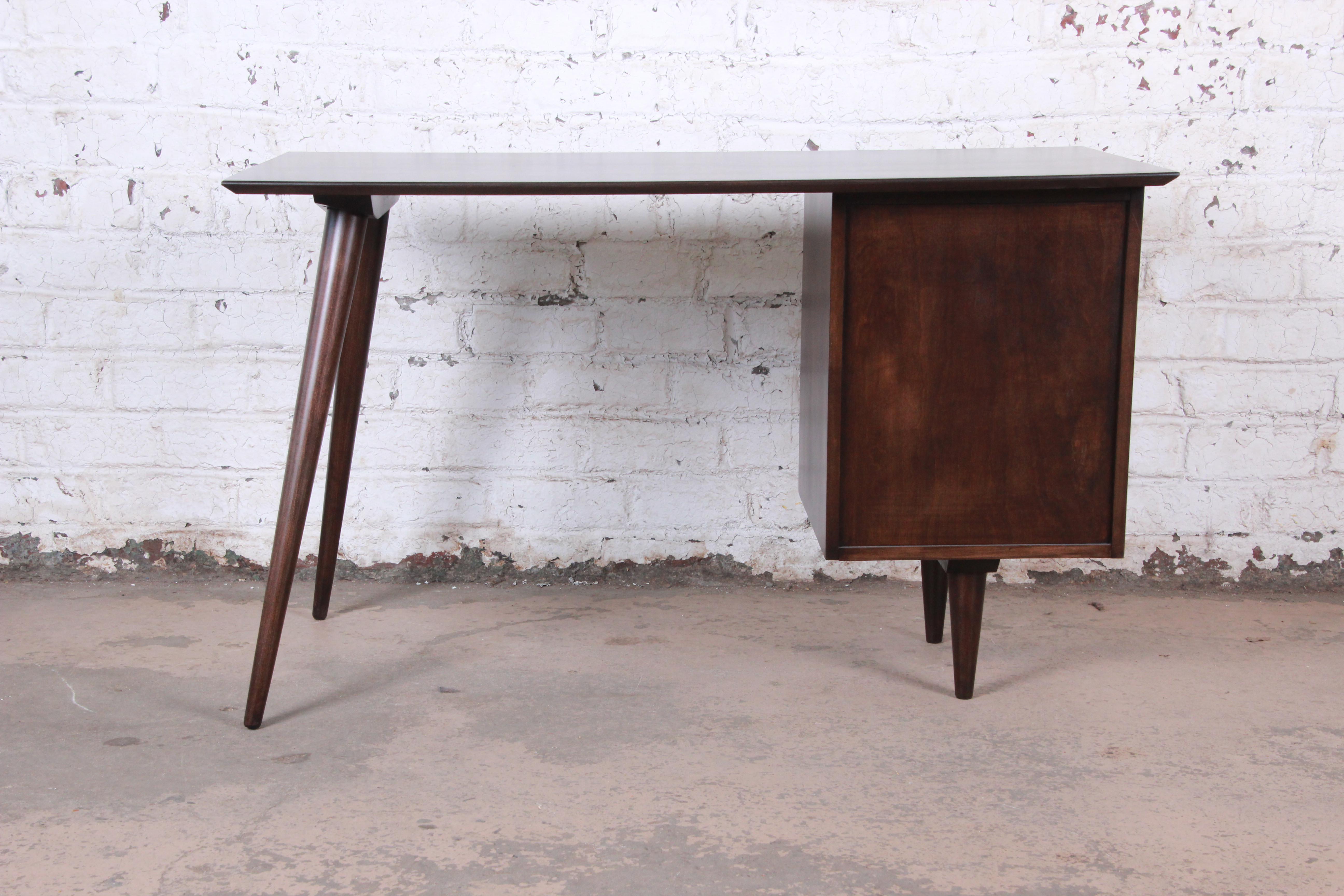 Paul McCobb Mid-Century Modern Planner Group Desk and Chair, Newly Restored 4