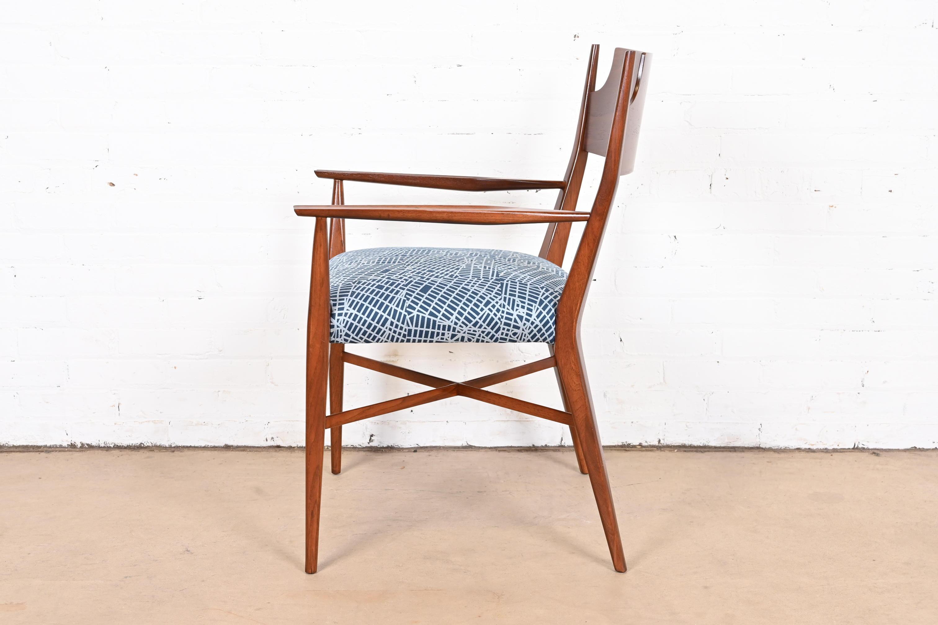 Moderne Sessel aus Nussbaumholz von Paul McCobb aus der Mitte des Jahrhunderts, neu restauriert im Angebot 6