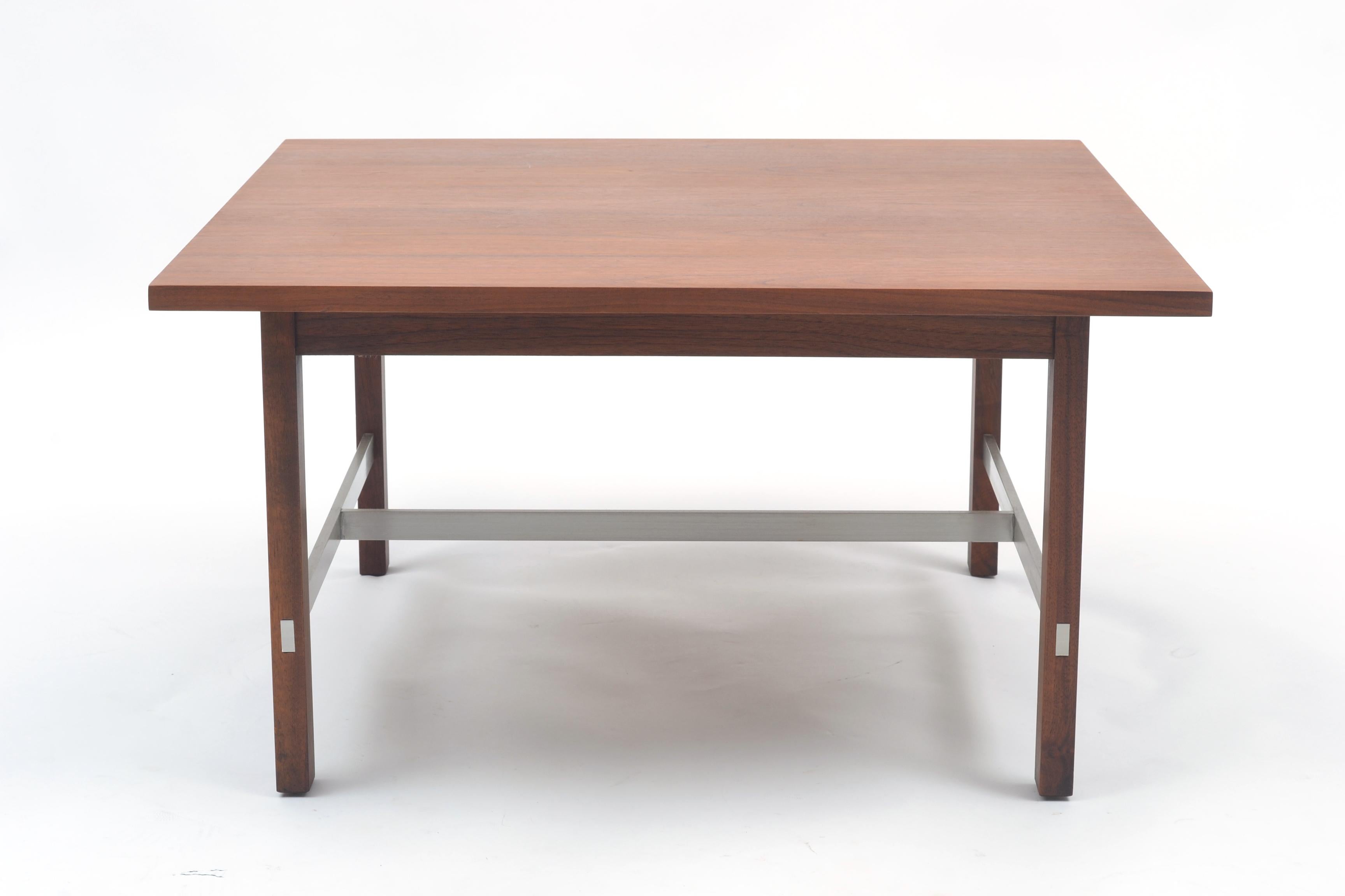 Paul McCobb Mid-Century Modern Side or Coffee Table for Calvin, 1950s For Sale 4