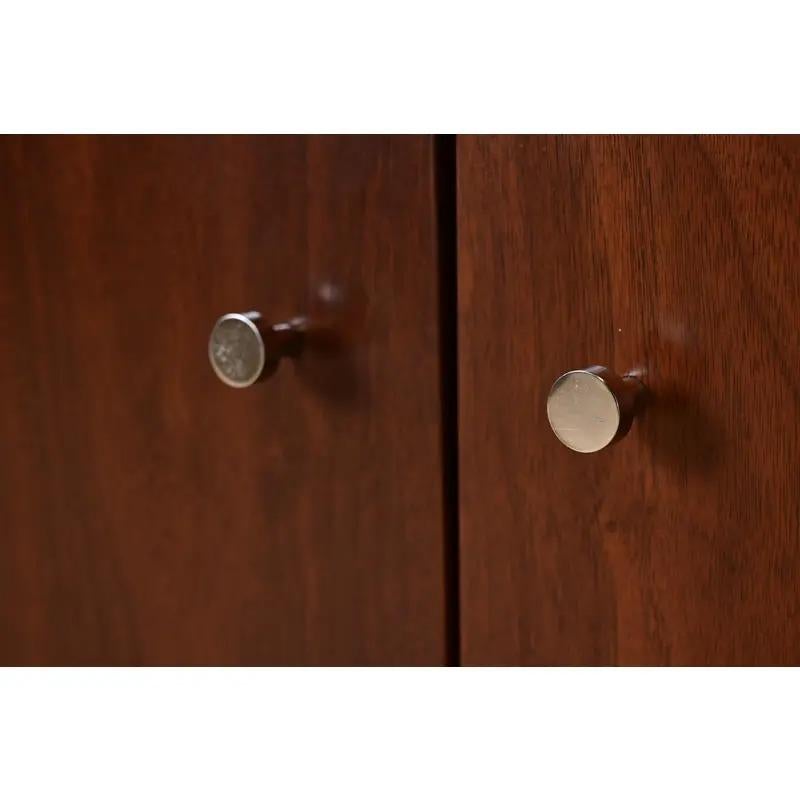 Paul McCobb Mid-Century Modern Walnut Sideboard Credenza, Newly Refinished For Sale 4