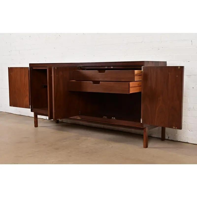 Paul McCobb Mid-Century Modern Walnut Sideboard Credenza, Newly Refinished For Sale 1