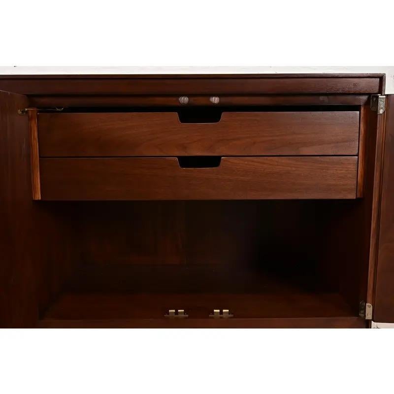 Paul McCobb Mid-Century Modern Walnut Sideboard Credenza, Newly Refinished For Sale 2