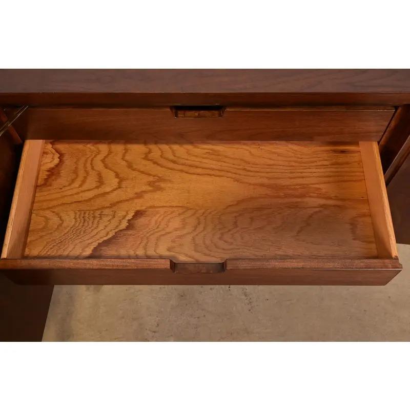 Paul McCobb Mid-Century Modern Walnut Sideboard Credenza, Newly Refinished For Sale 3
