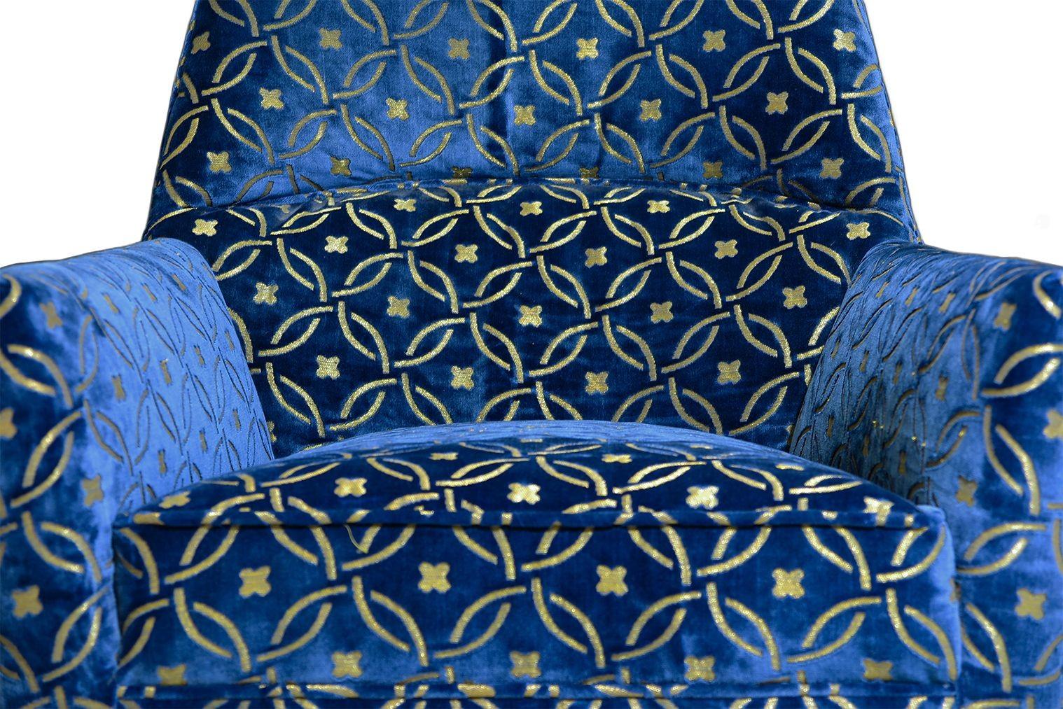 Mid-century American lounge chair designed by Paul McCobb, Model 3042 Squirm, United States, 1957. The chair features a solid wood frame with coil spring seat, cotton padding, and is upholstered in a vintage Royal Blue velvet.
Measurements
W 28'' x