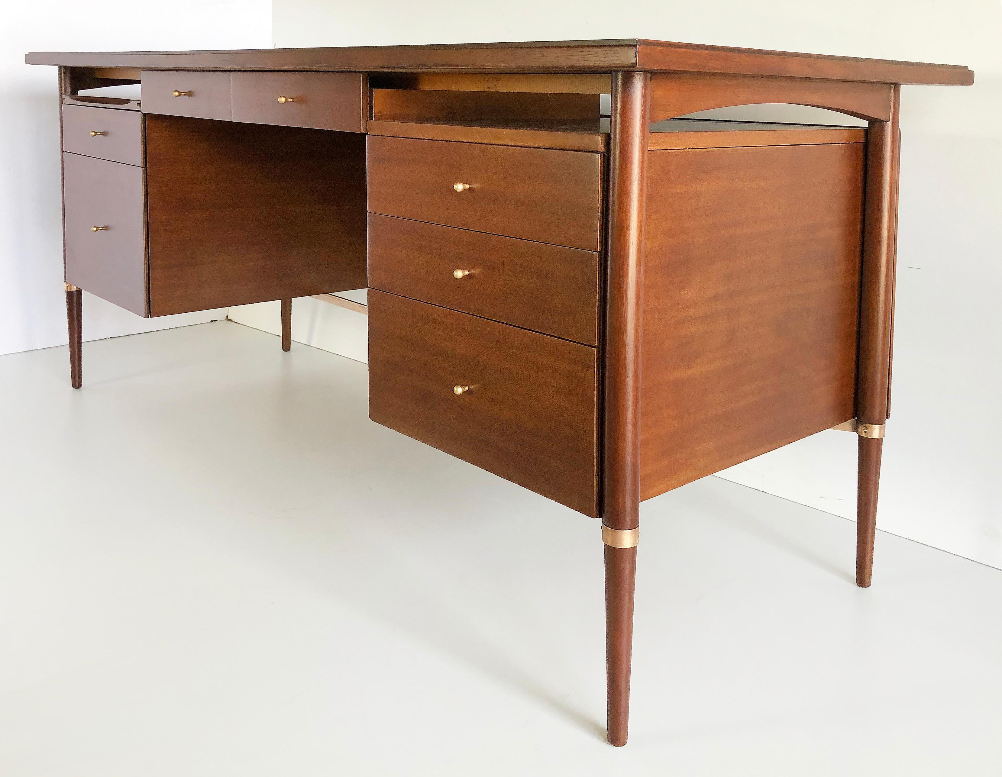 Paul McCobb Mid-Century Connoisseur Executive Desk in Mahogany 

Offered for sale is a rare Mid-Century Modern mahogany Connoisseur Line desk by Paul McCobb. The desk has a floating effect with brass handles and a brass stretcher. The desk has been