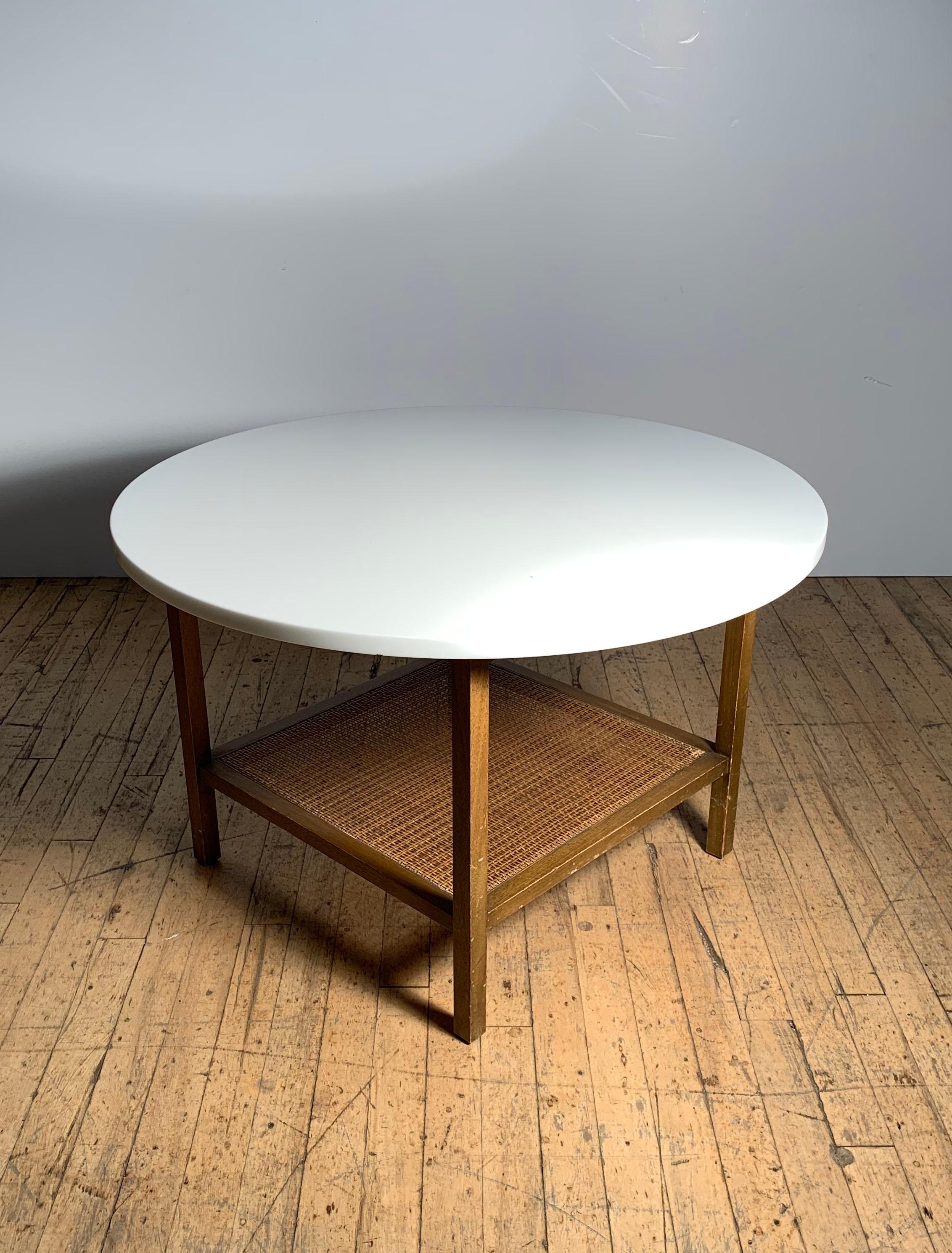 Américain Petite table basse ou table d'appoint en verre dépoli Paul McCobb en vente