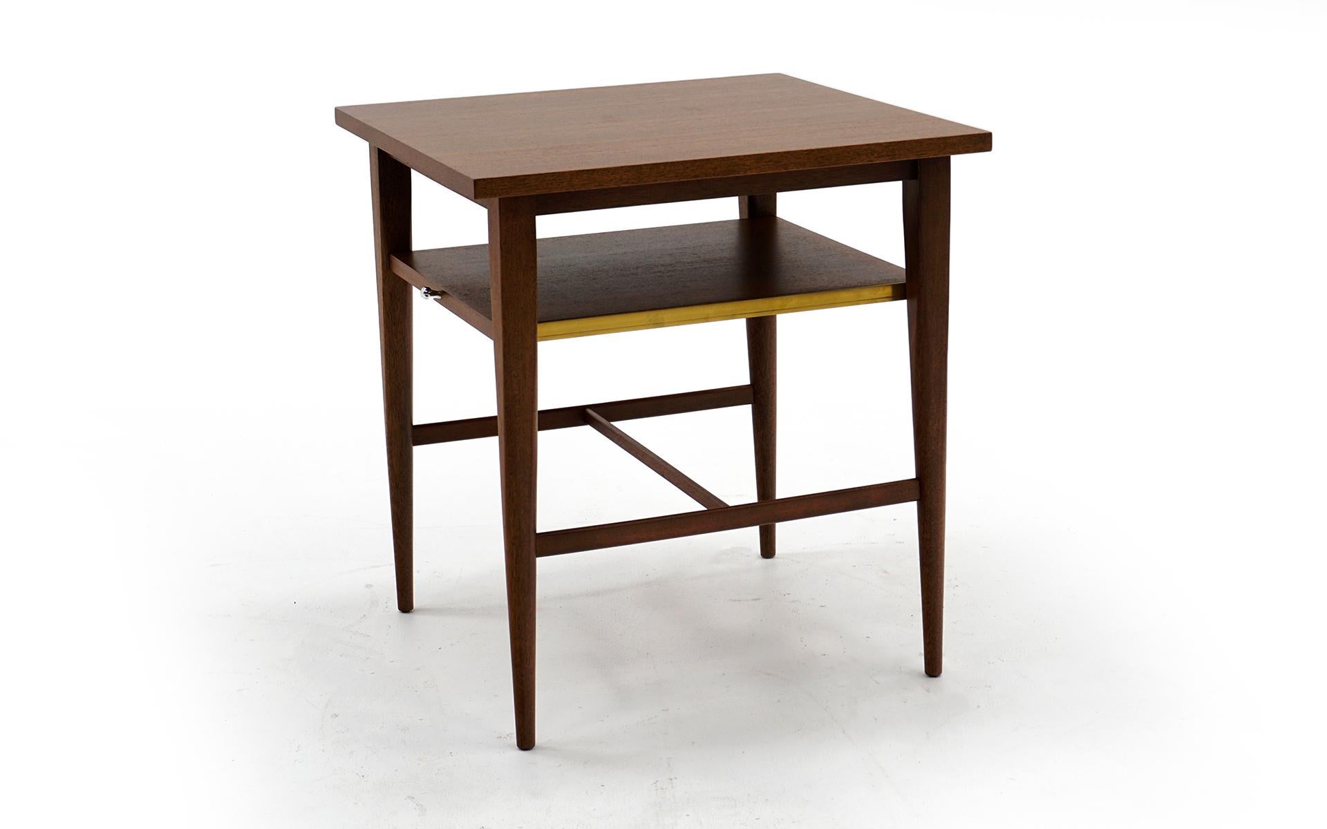 Mid-20th Century Paul McCobb Model 1047 Side / End Table / Nightstand for Calvin, Slide Out Shelf