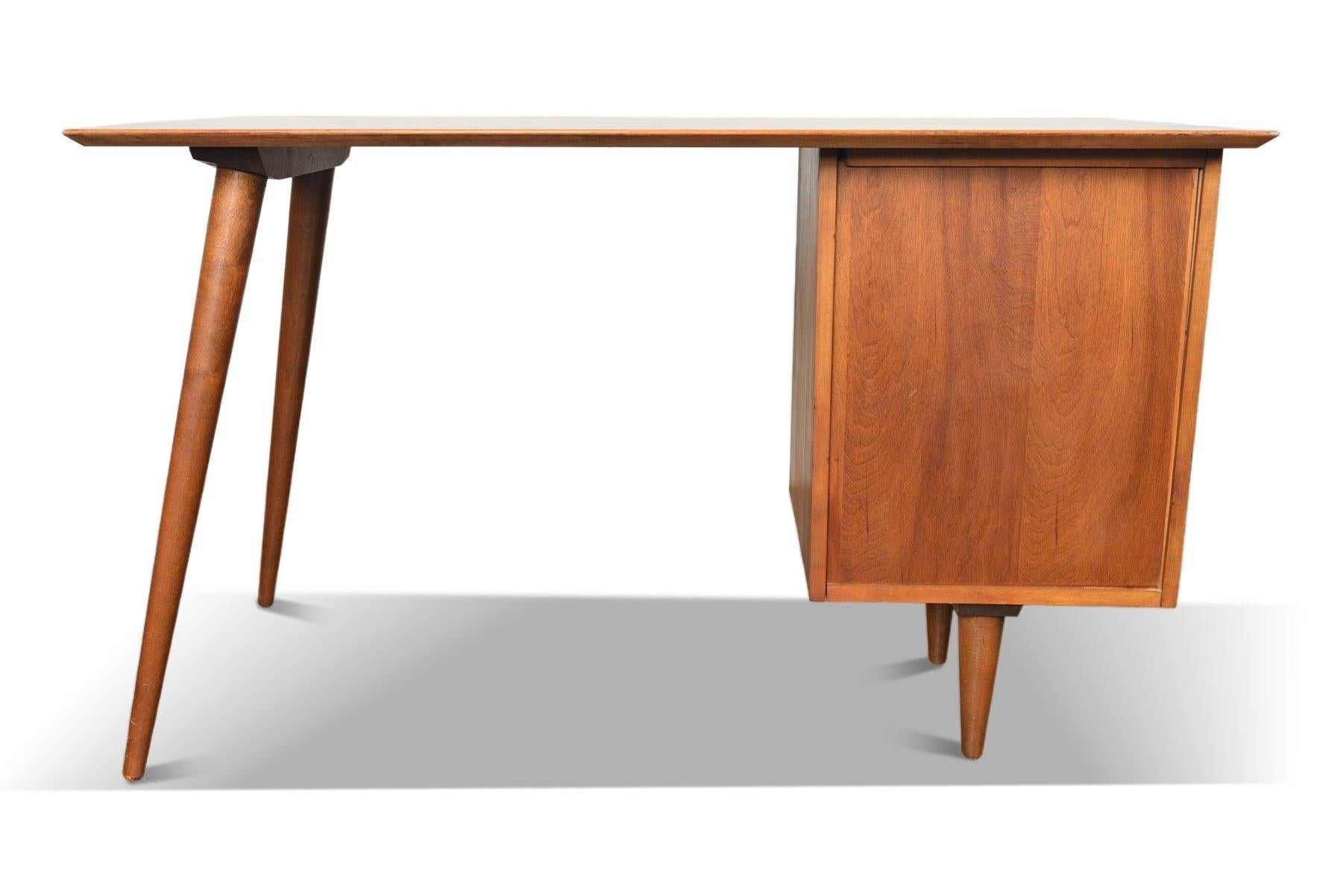 Paul Mccobb Model 1560 Writing Desk In Maple In Excellent Condition For Sale In Berkeley, CA