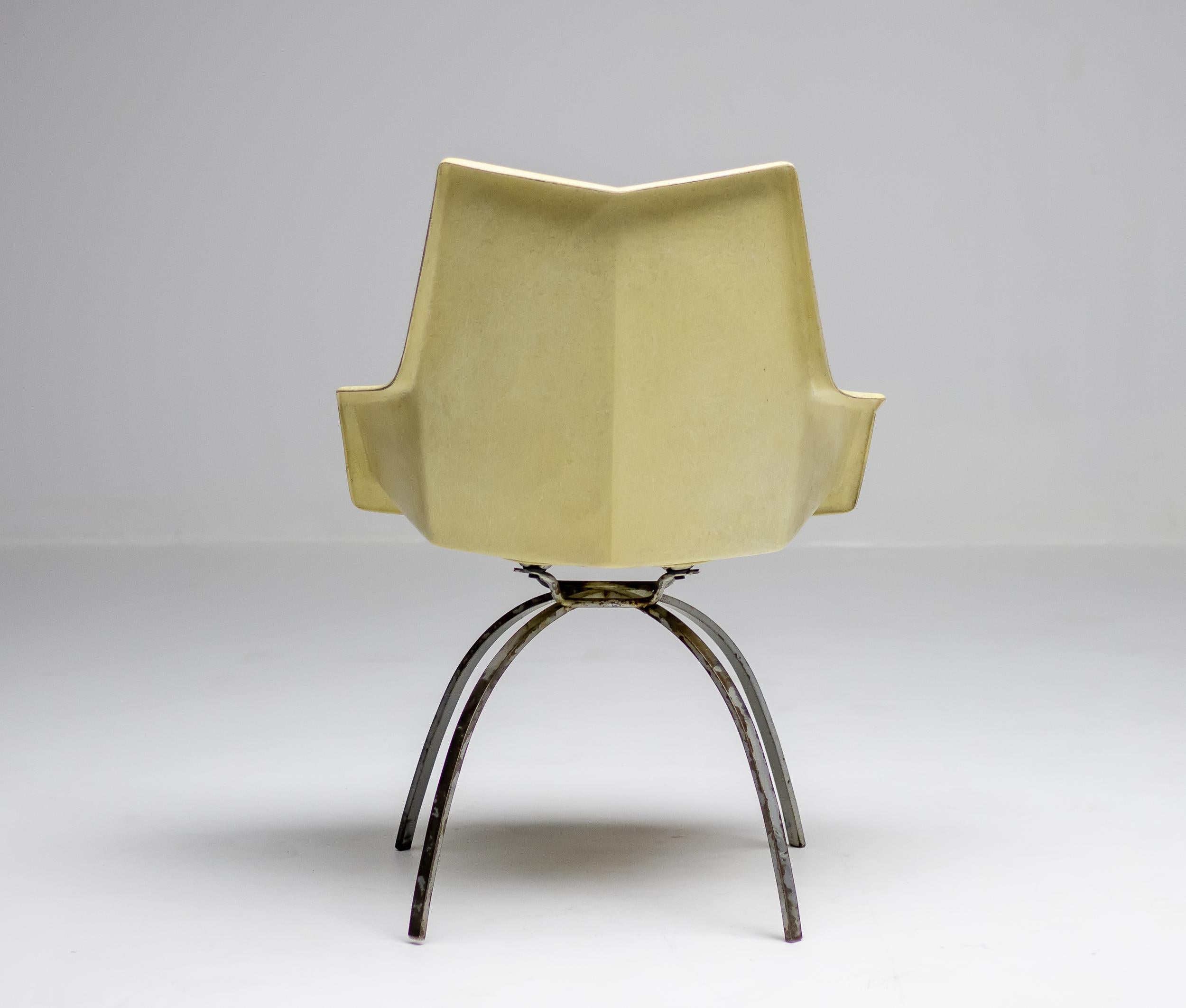 1960s vintage white molded fiberglass Origami arm shell chair designed by Paul McCobb on a very scarce spider base. A stunning example of this rarely seen combo. The faceted chair has been lovingly used with minimal wear. Distinctly thread shell