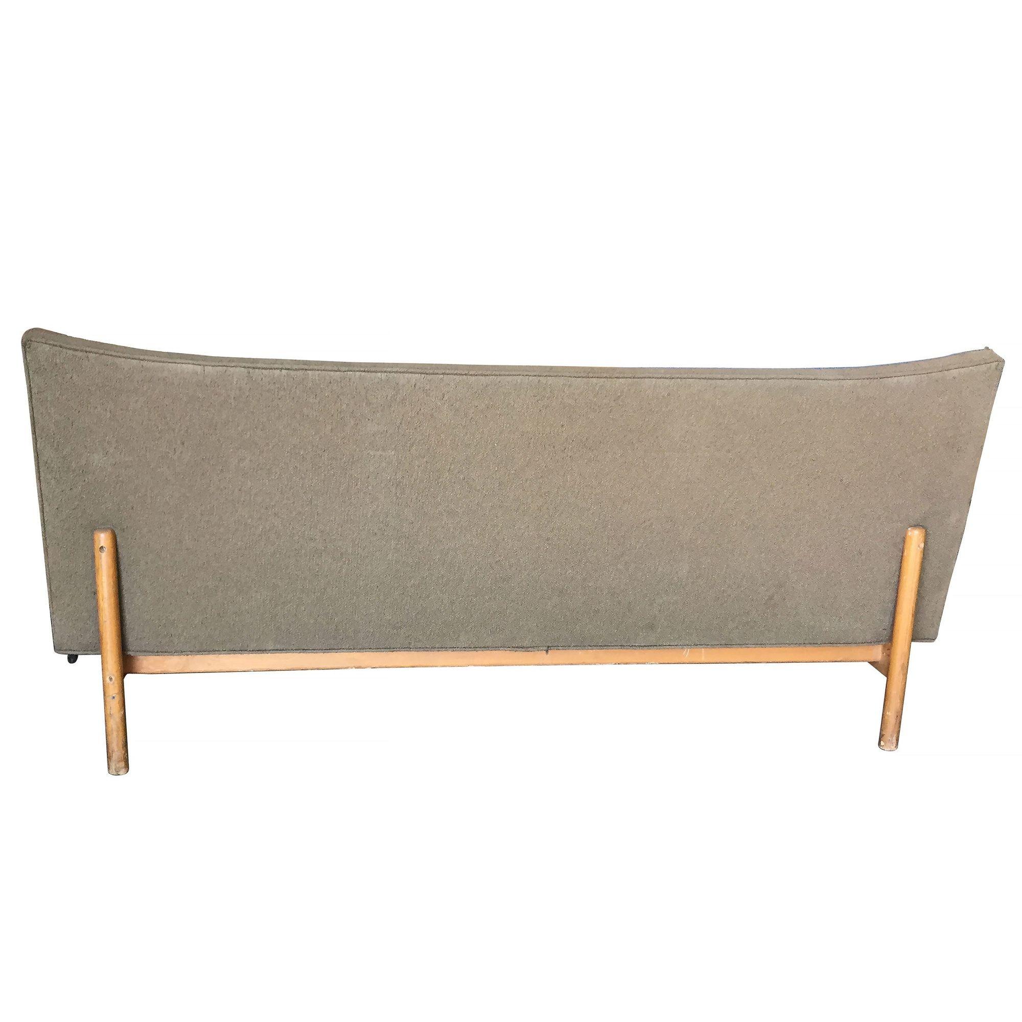 Paul McCobb „ Pagoden“-Sofa mit gewölbten Flügeln (Moderne der Mitte des Jahrhunderts) im Angebot