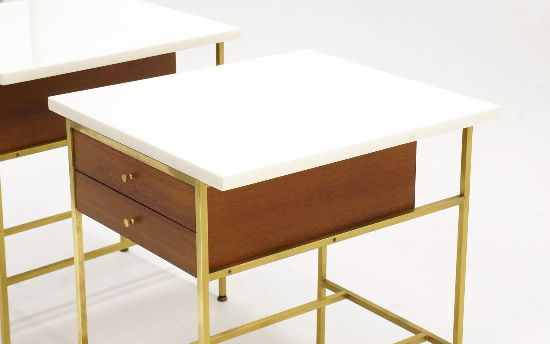 Paul McCobb Pair Side Tables / Nightstands, Brass, Mahogany, White Milk Glass. In Excellent Condition In Kansas City, MO