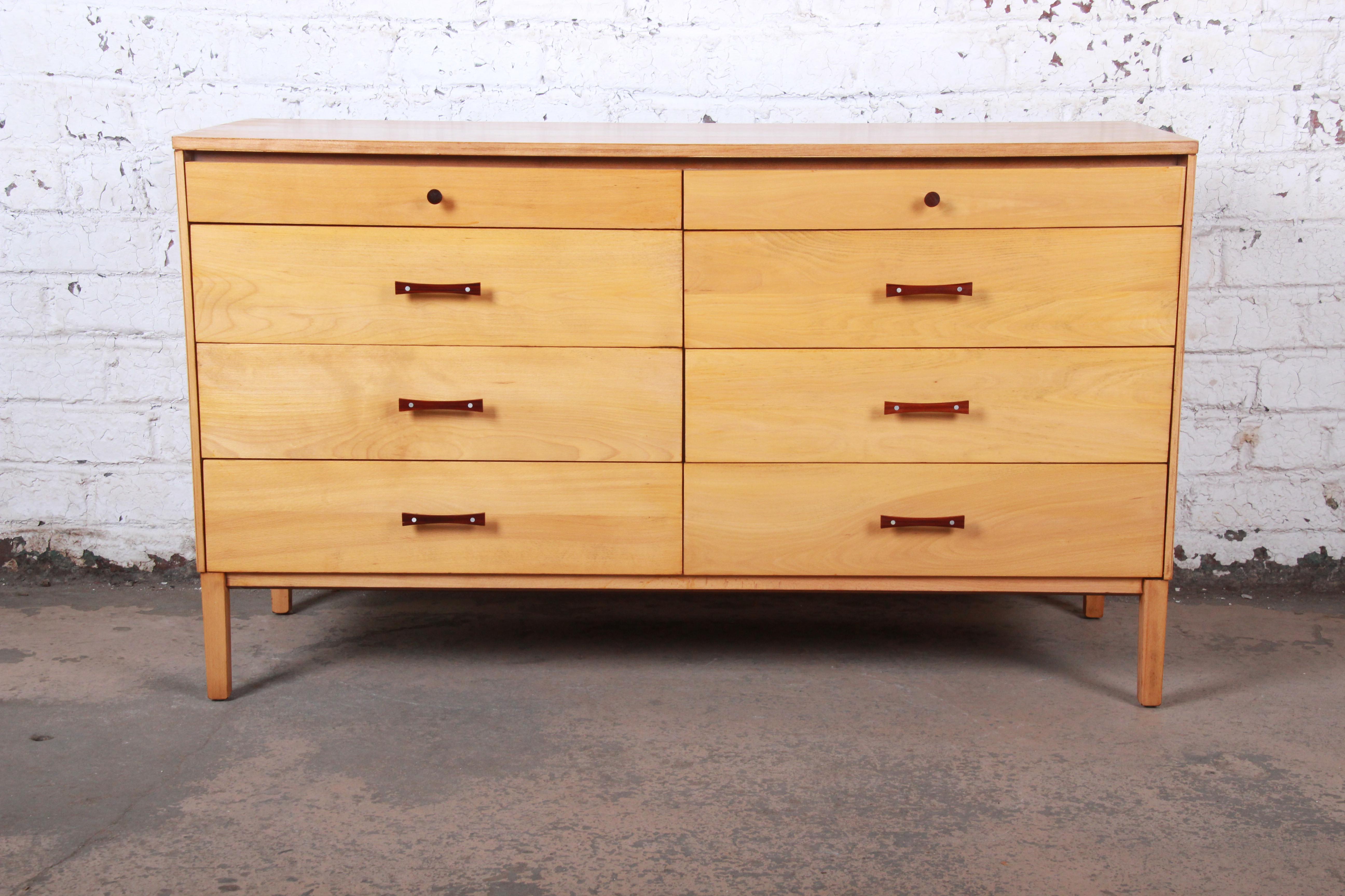 An exceptional Mid-Century Modern eight-drawer dresser or credenza

By Paul McCobb for Winchendon Furniture 