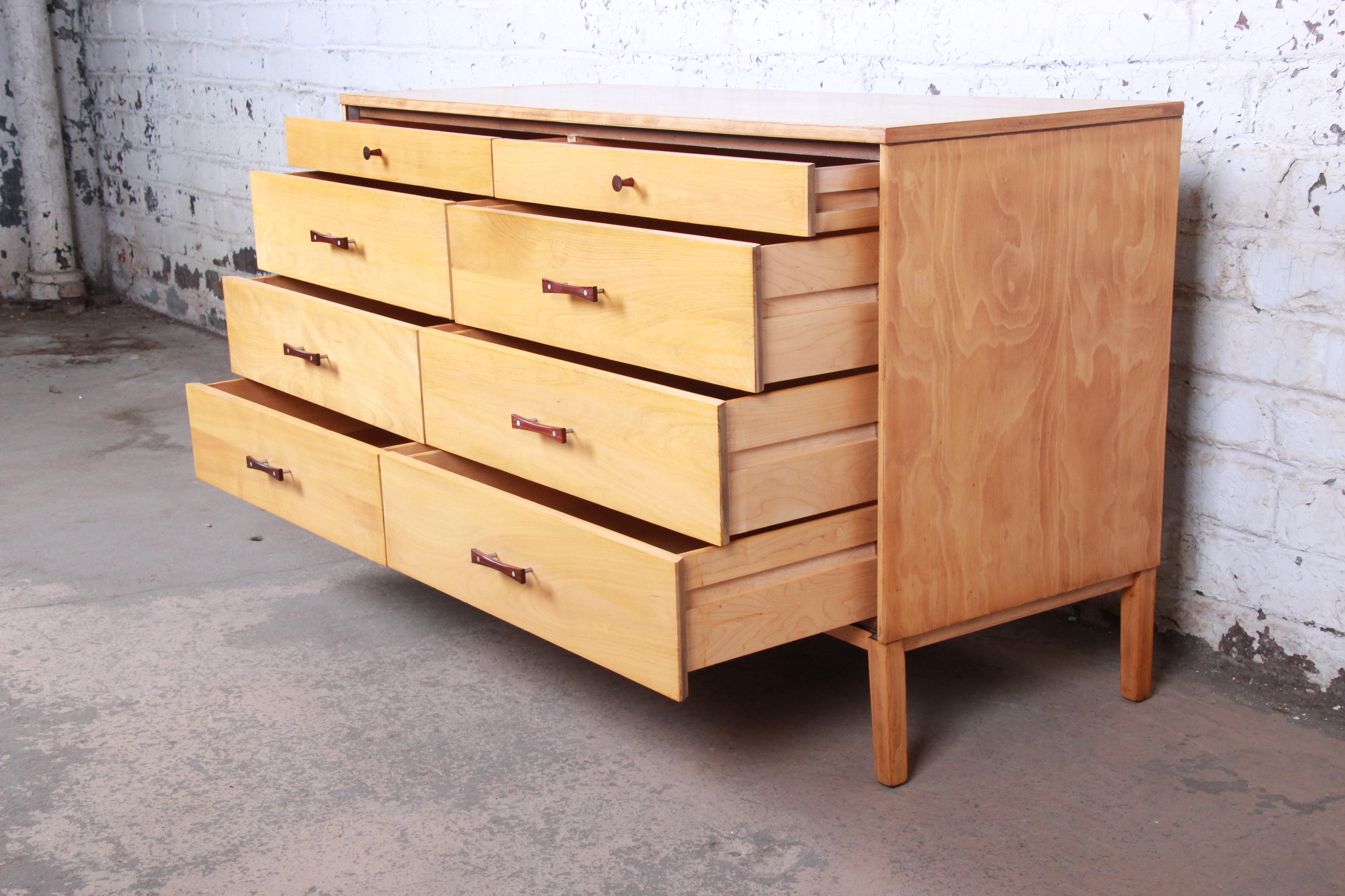 American Paul McCobb Perimeter Group Mid-Century Modern Dresser or Credenza, 1950s