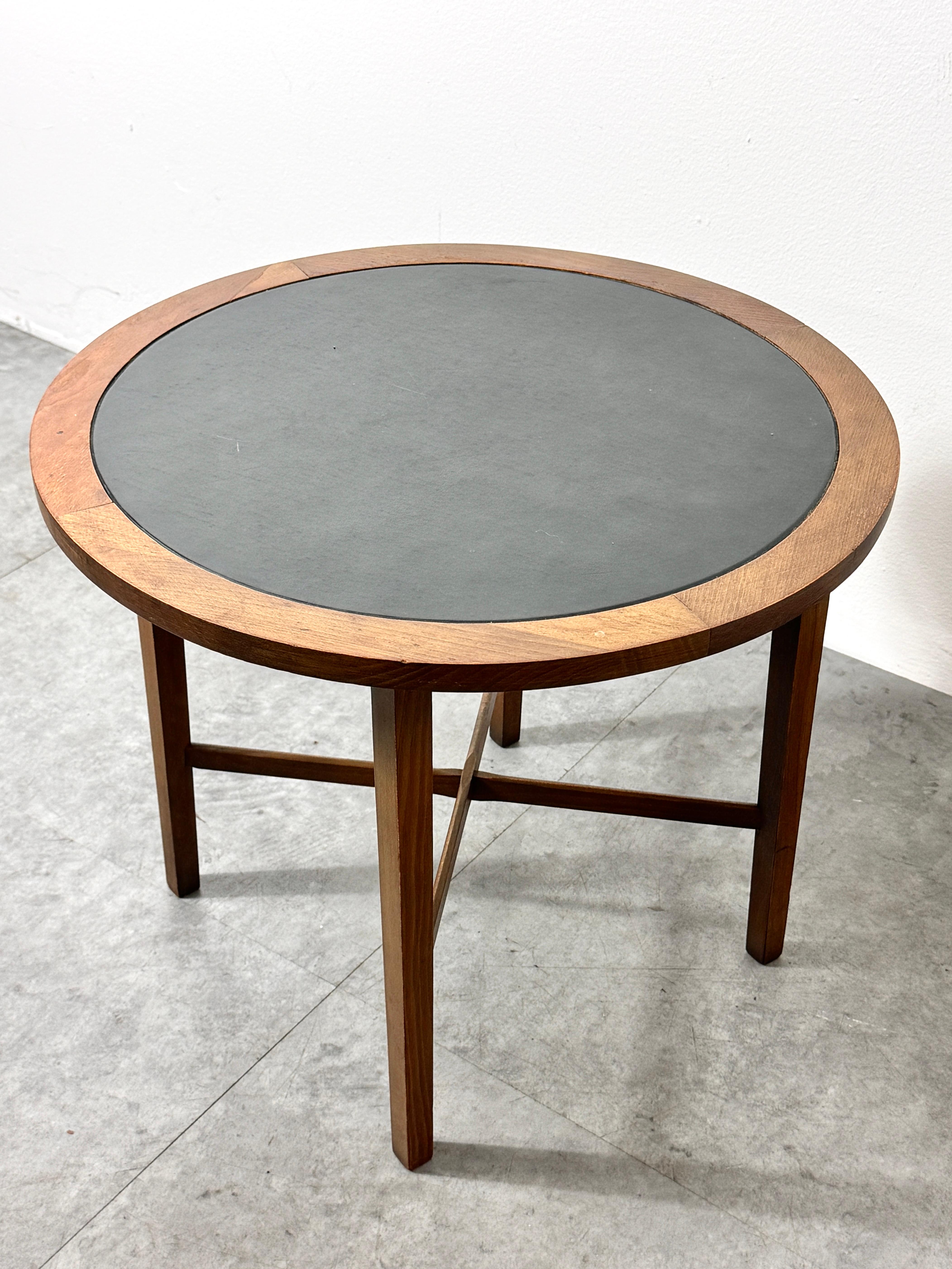 Paul McCobb Perimeter Group Round Side Table in Walnut and Black Leather 1950s In Good Condition In Troy, MI