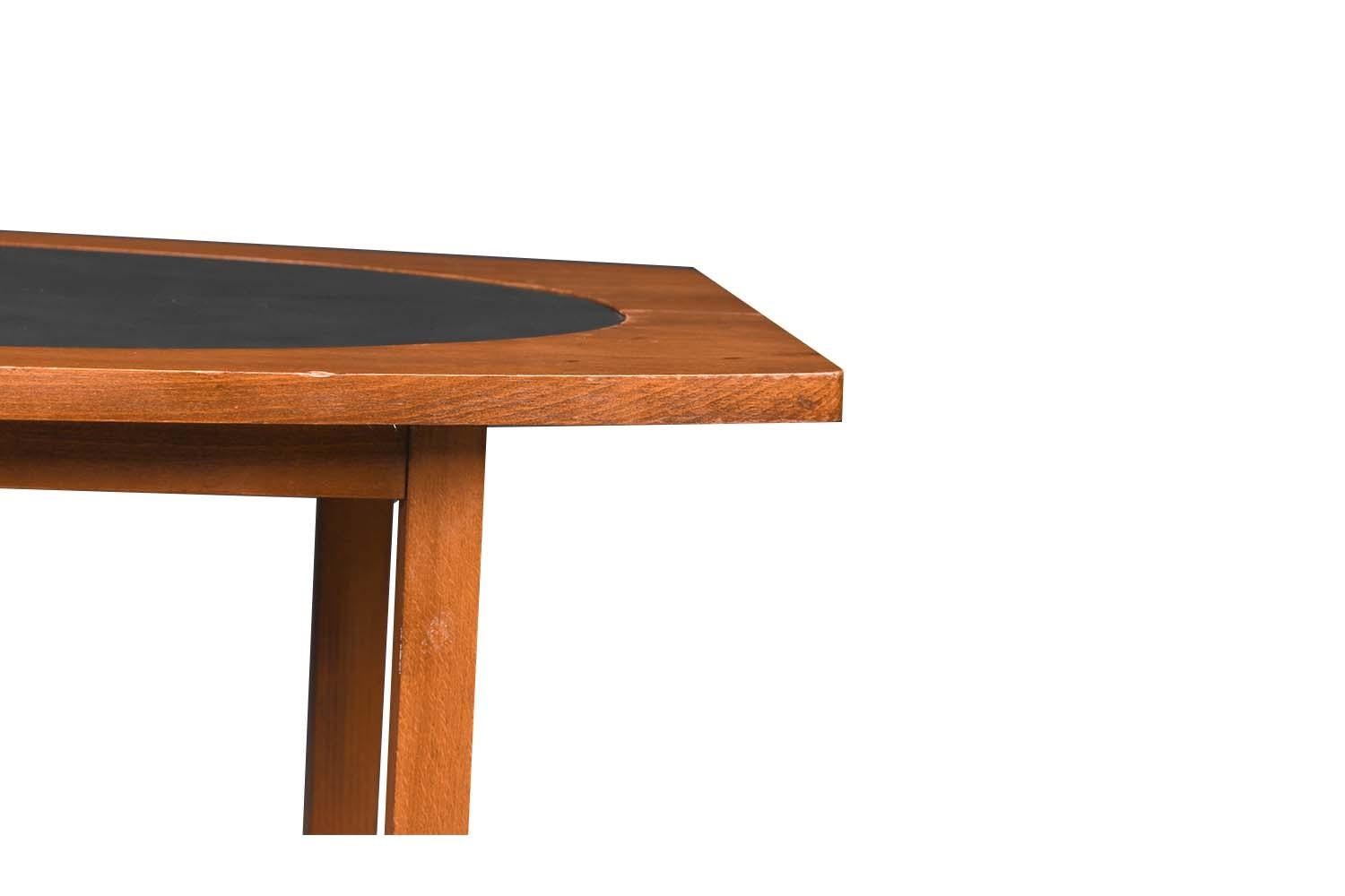 Milieu du XXe siècle Paul McCobb Table d'appoint Perimeter Group en cuir de noyer en vente