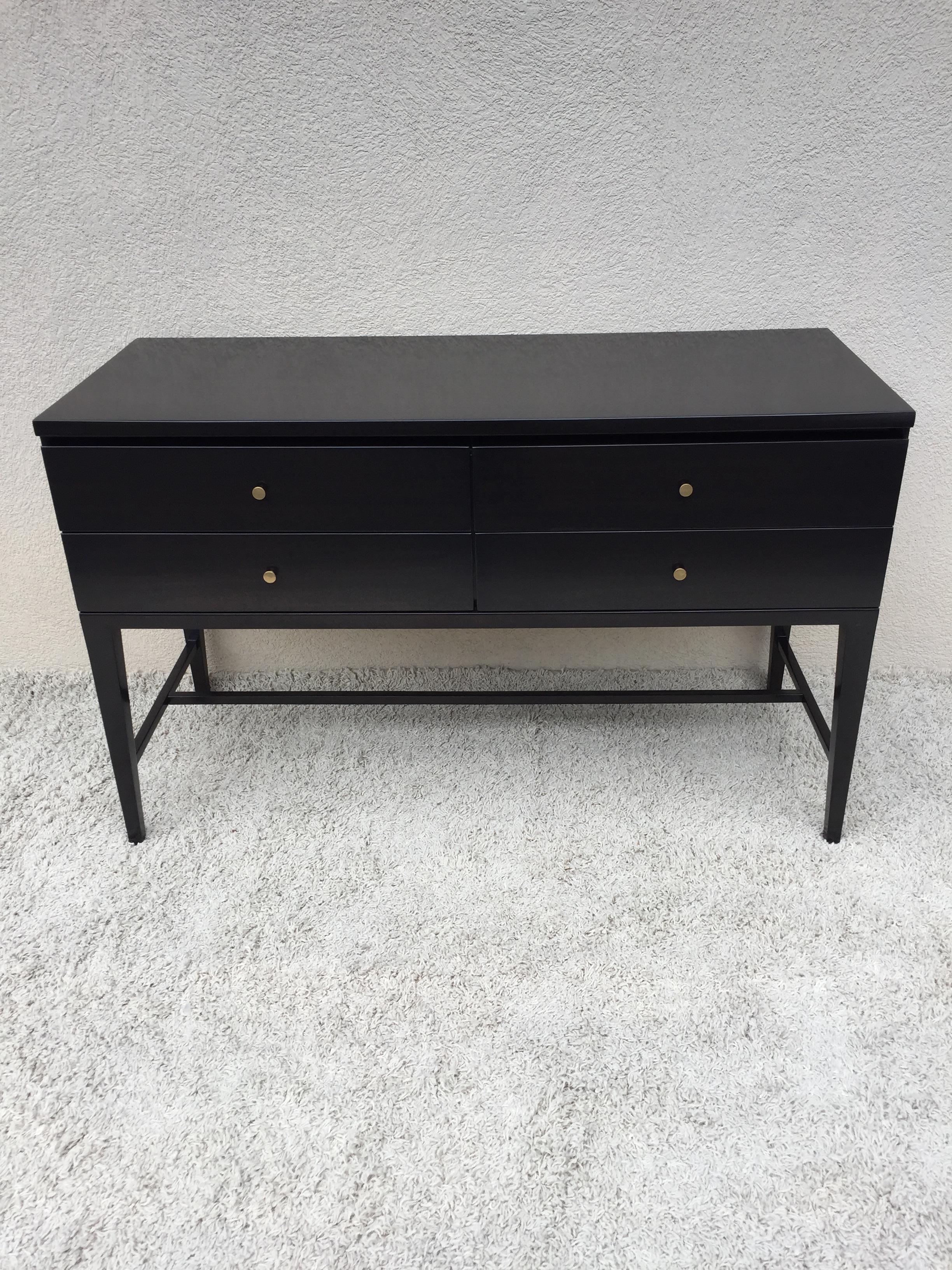 Mid-Century moderno Paul McCobb Credenza Petite Mobile Noce Scuro Ottone Pulls in vendita