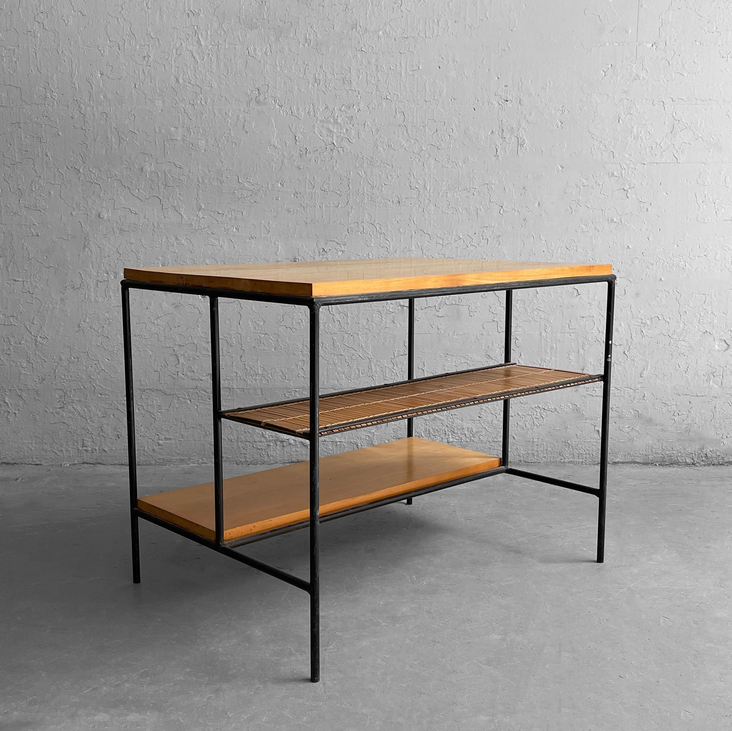 20ième siècle Table d'appoint en fer forgé et érable Paul McCobb Planer Group en vente