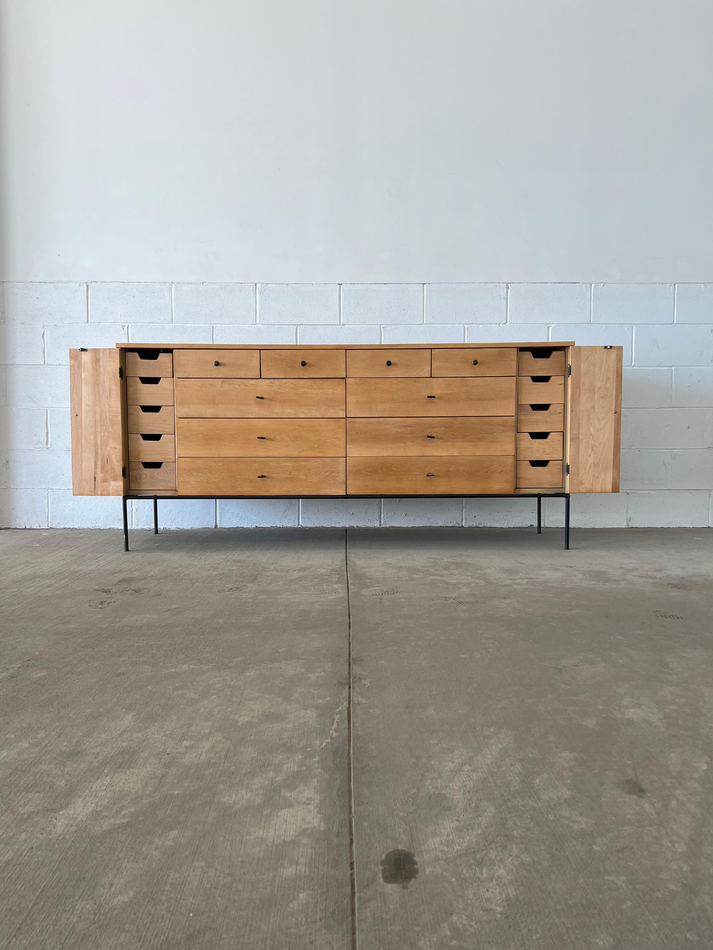 Mid-Century Modern Paul McCobb Planner Group 1510 20-Drawer Dresser For Sale