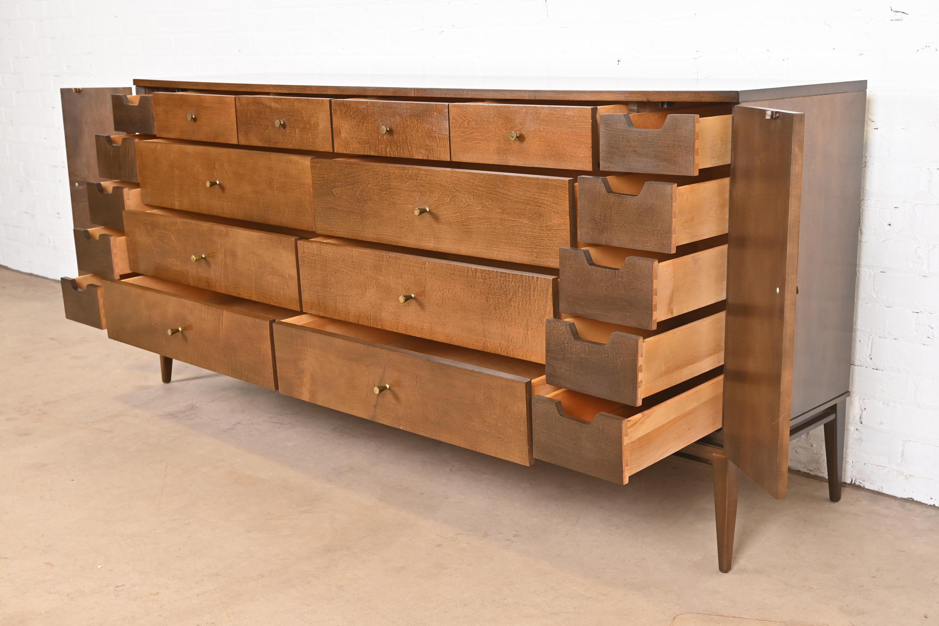 Paul McCobb Planner Group 20-Drawer Dresser or Credenza, 1950s For Sale 4