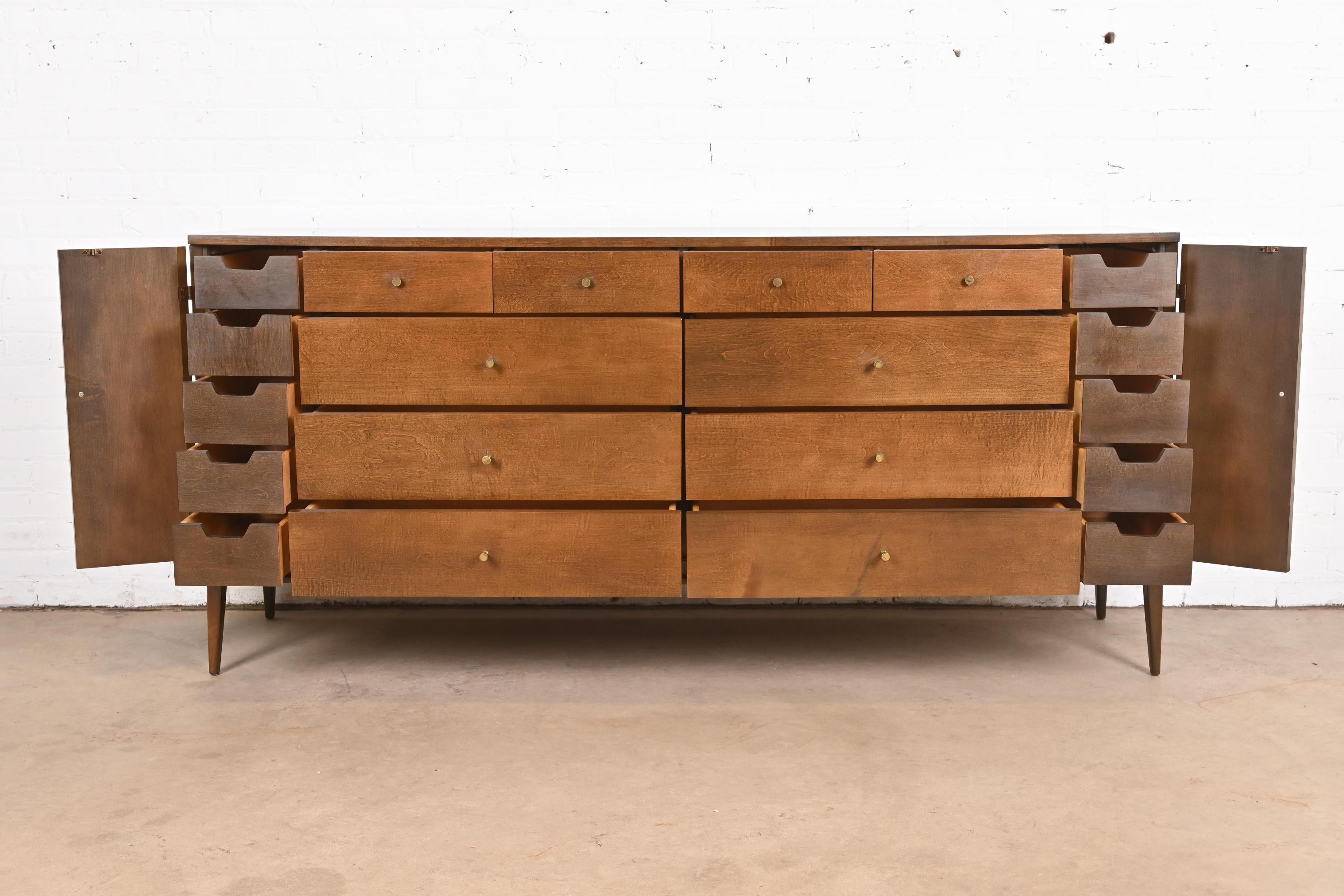 Paul McCobb Planner Group 20-Drawer Dresser or Credenza, 1950s For Sale 2