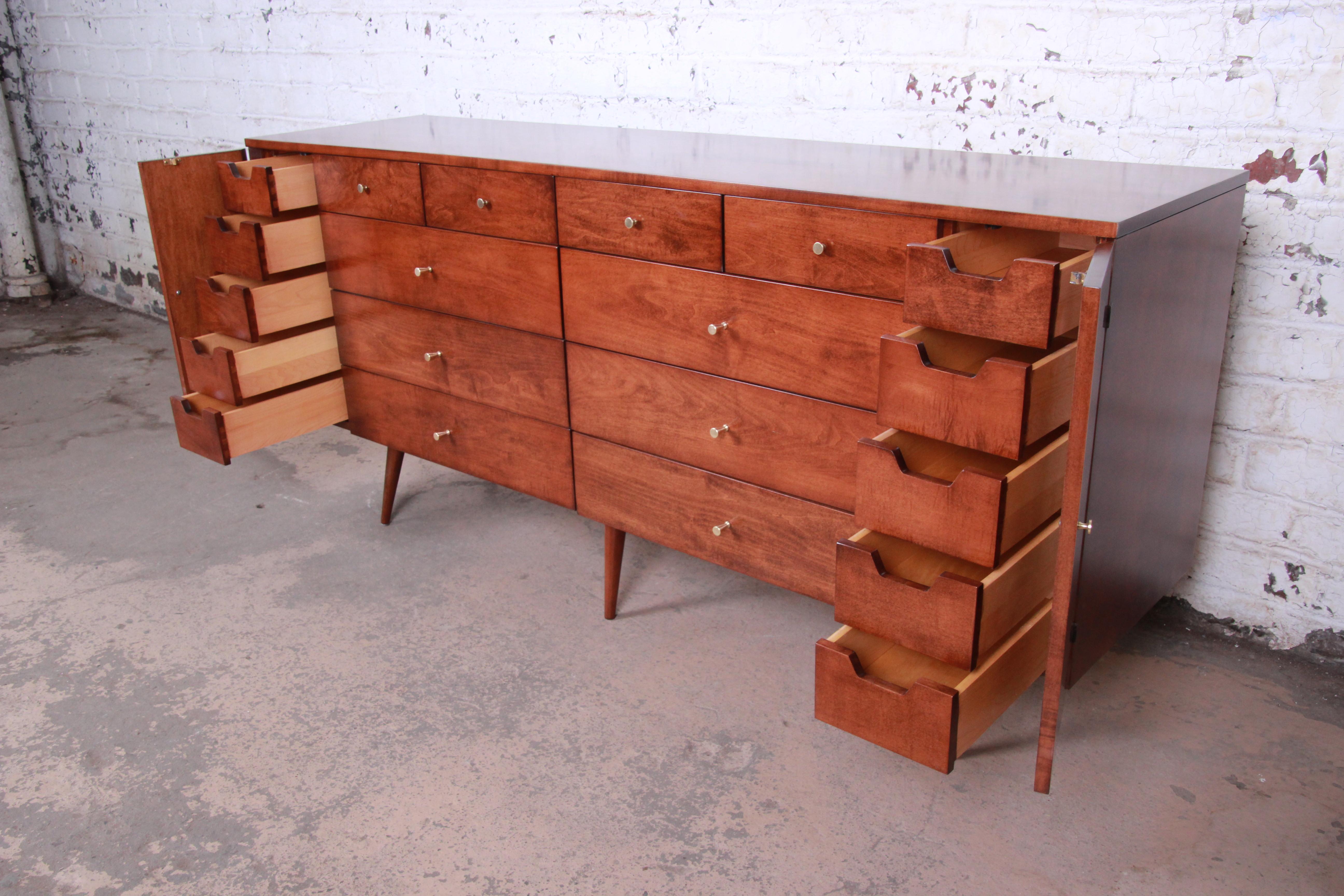 Paul McCobb Planner Group 20-Drawer Dresser or Credenza, Newly Restored For Sale 4